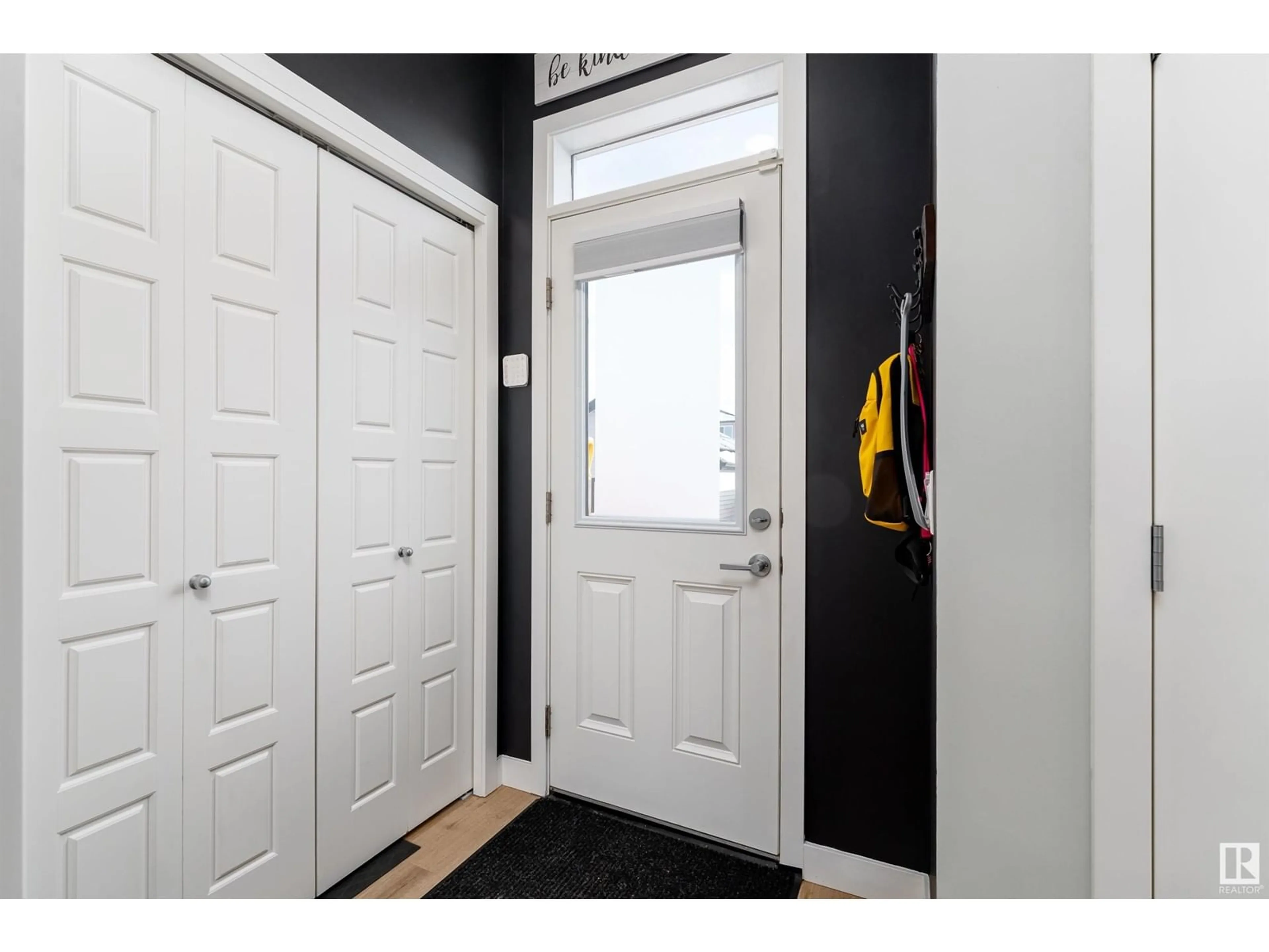 Indoor entryway for 473 EDGEMONT DR NW, Edmonton Alberta T6M1J8