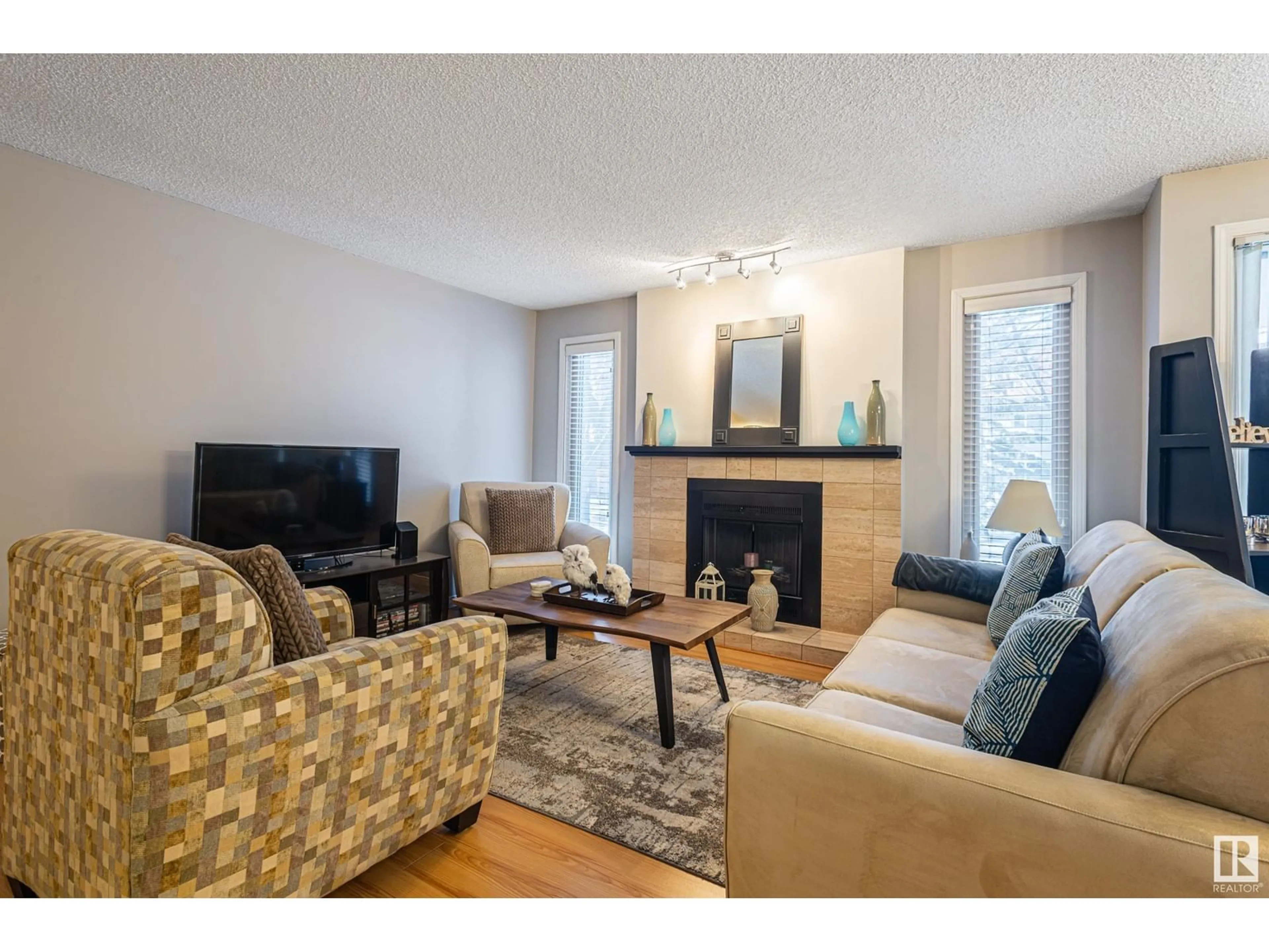 Living room with furniture, wood/laminate floor for #201 10171 119 ST NW, Edmonton Alberta T5K1Z1