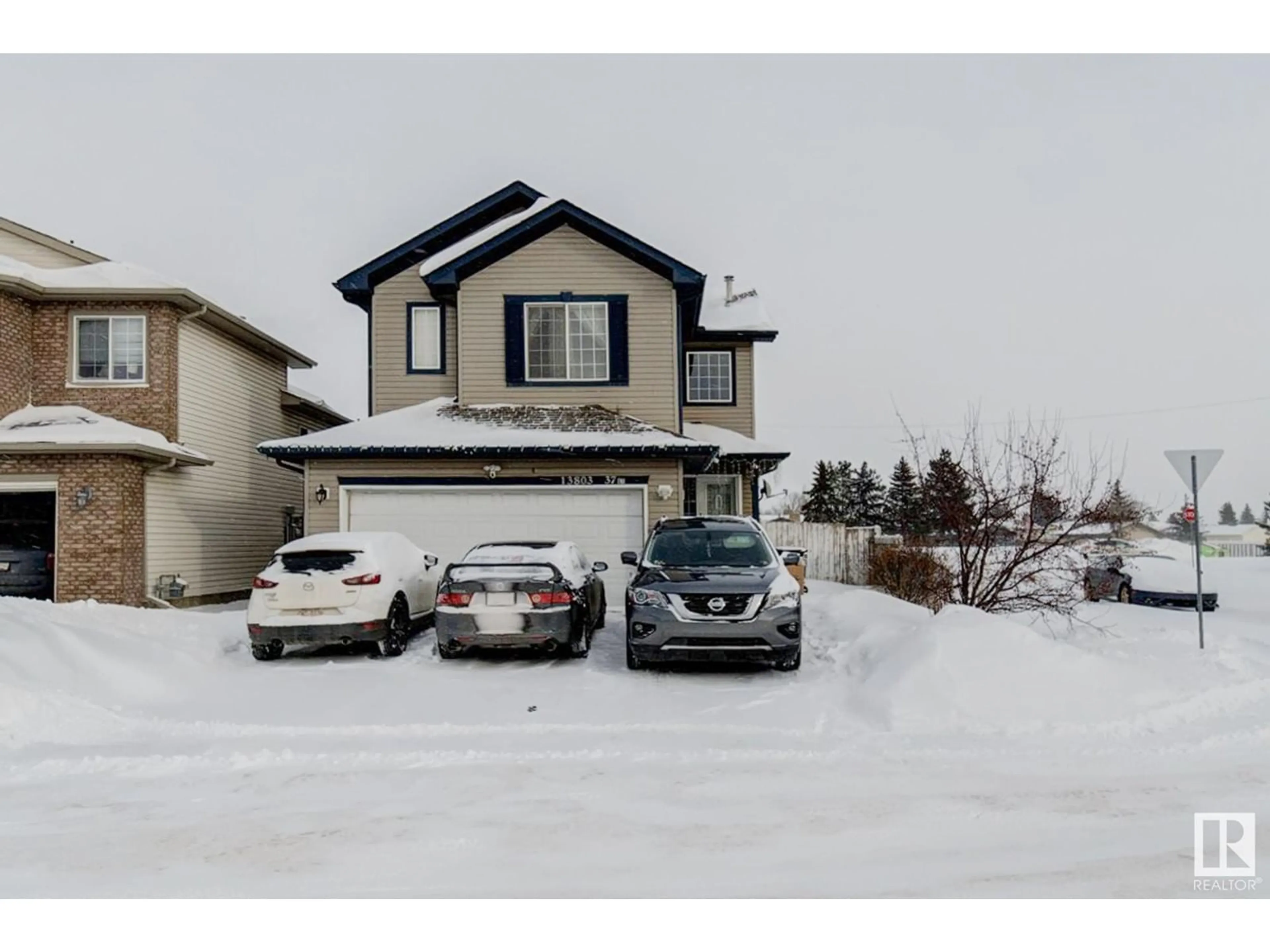 A pic from outside/outdoor area/front of a property/back of a property/a pic from drone, street for 13803 37 ST NW, Edmonton Alberta T5Y3G5