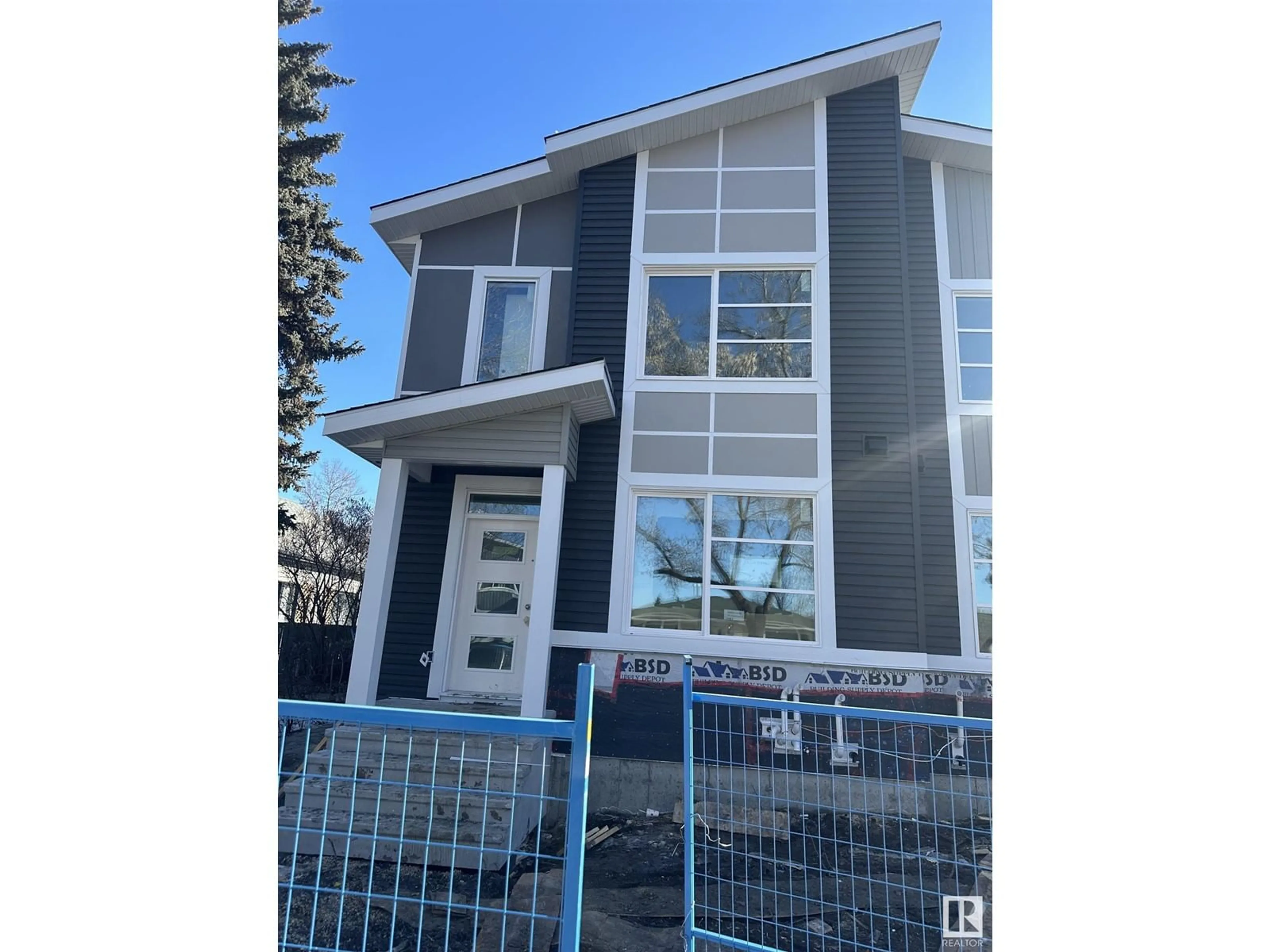 Home with vinyl exterior material, building for NW - 11927 123 ST, Edmonton Alberta T5L0G9