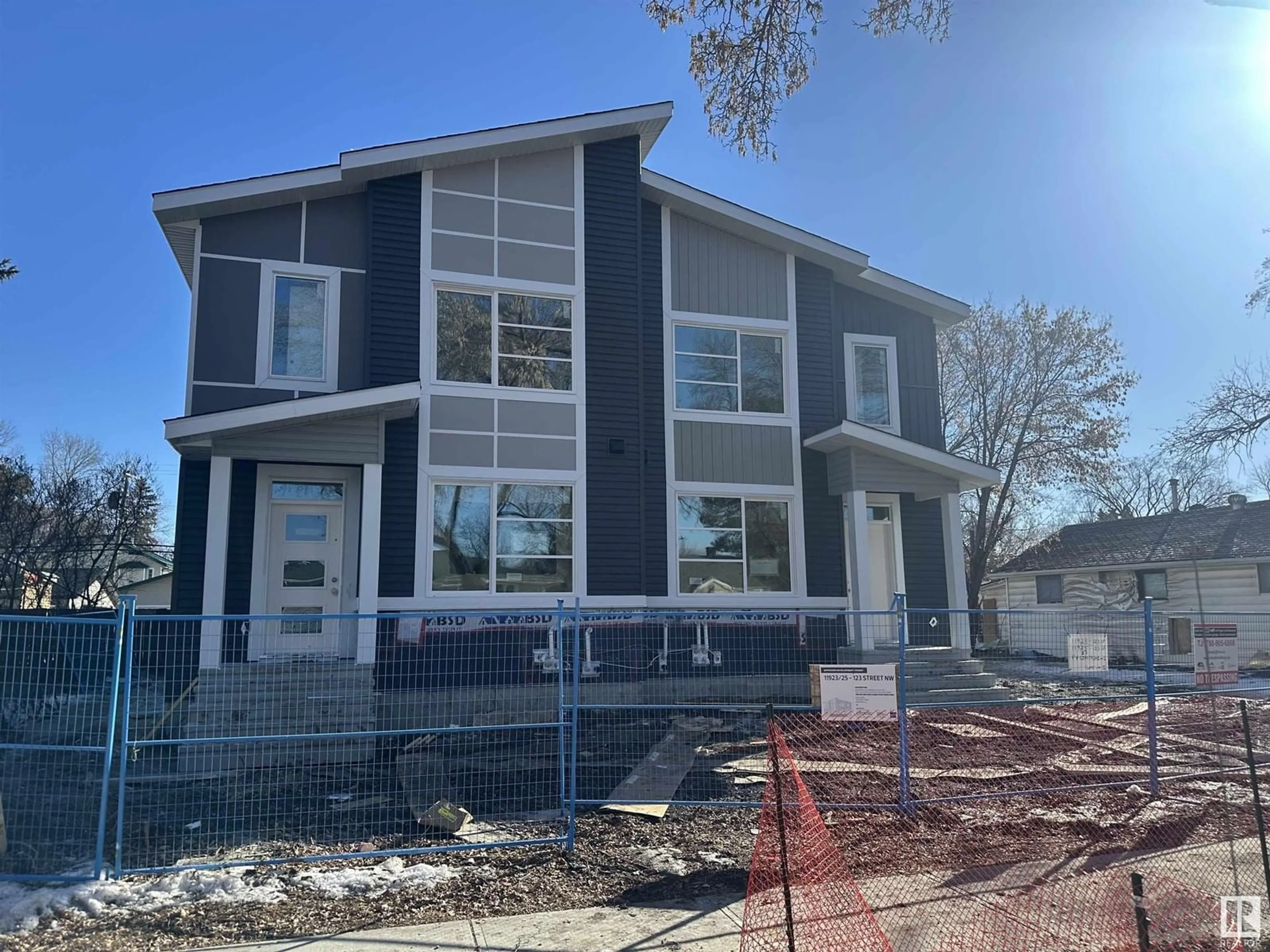 Home with vinyl exterior material, building for NW - 11927 123 ST, Edmonton Alberta T5L0G9