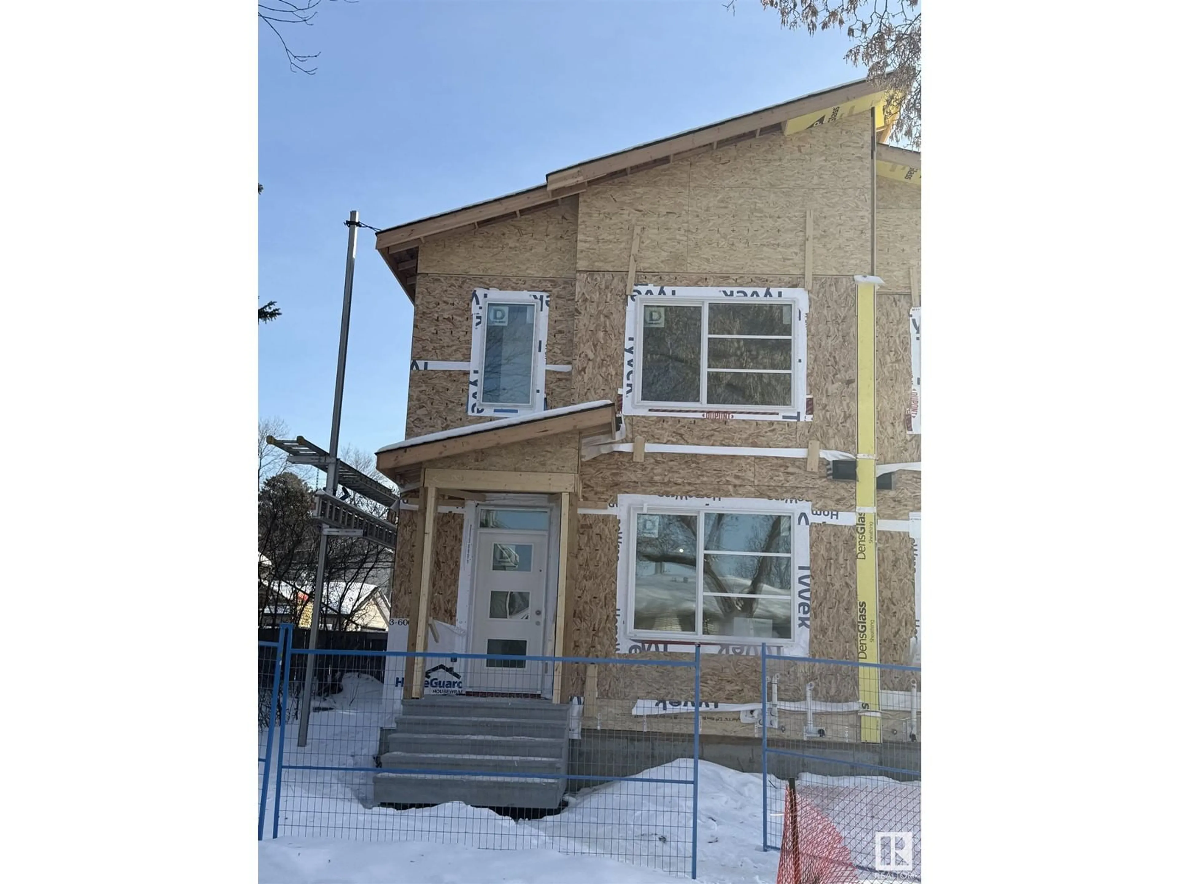 Home with vinyl exterior material, building for 11927 123 ST NW NW, Edmonton Alberta T5L0G9