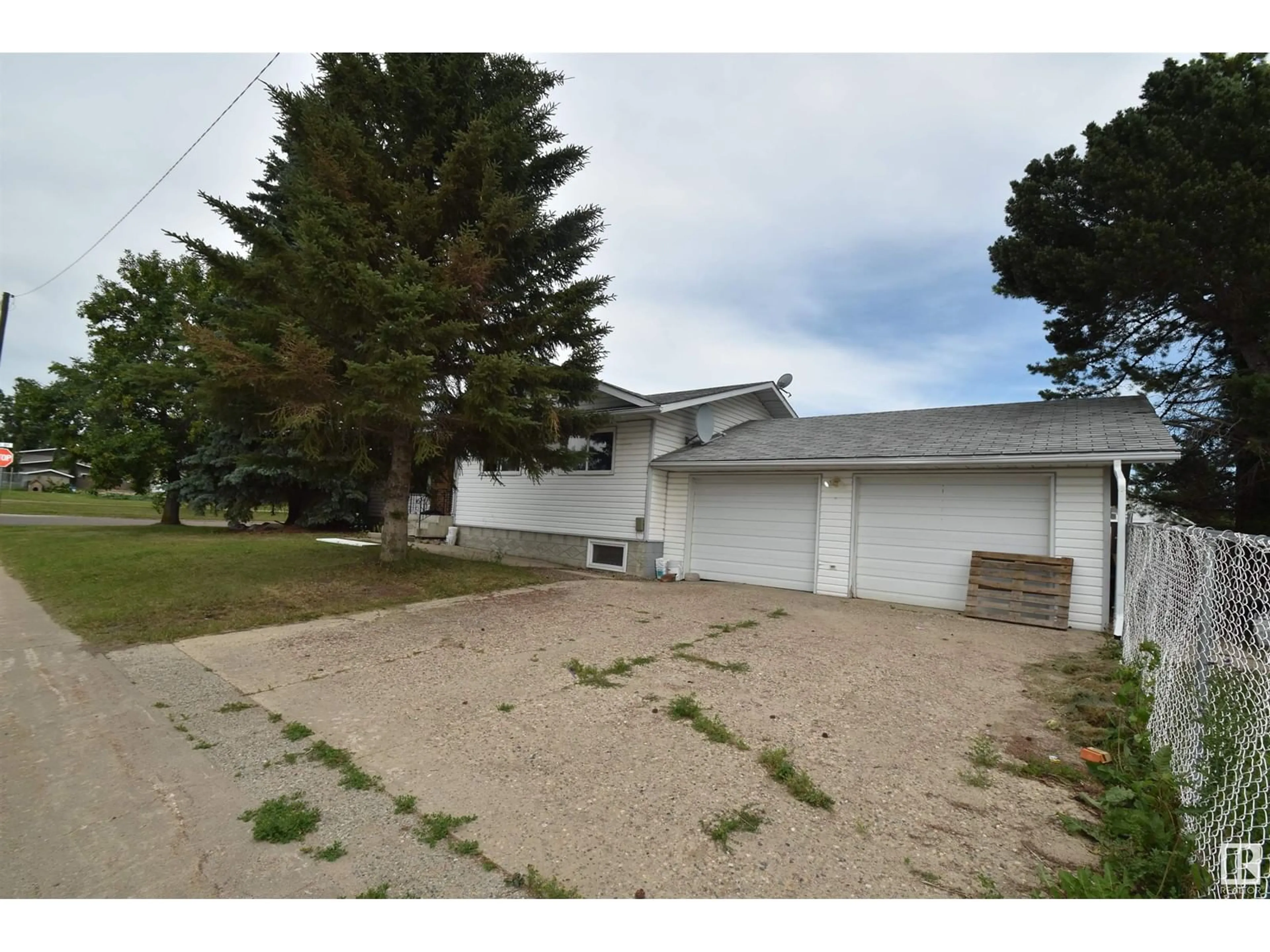 A pic from outside/outdoor area/front of a property/back of a property/a pic from drone, street for 5137 53 AV, St. Paul Town Alberta T0A3A1