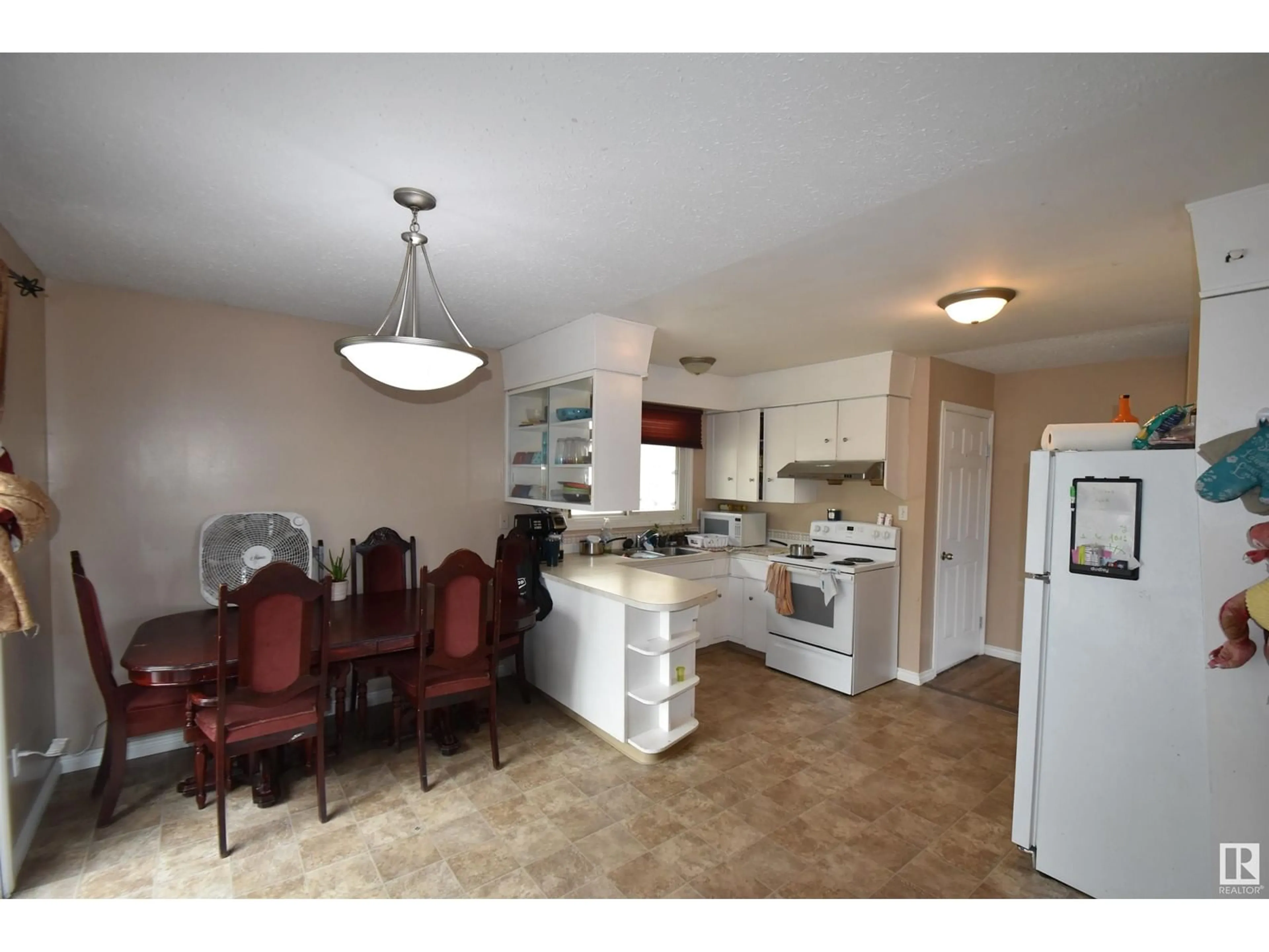Open concept kitchen, ceramic/tile floor for 5137 53 AV, St. Paul Town Alberta T0A3A1