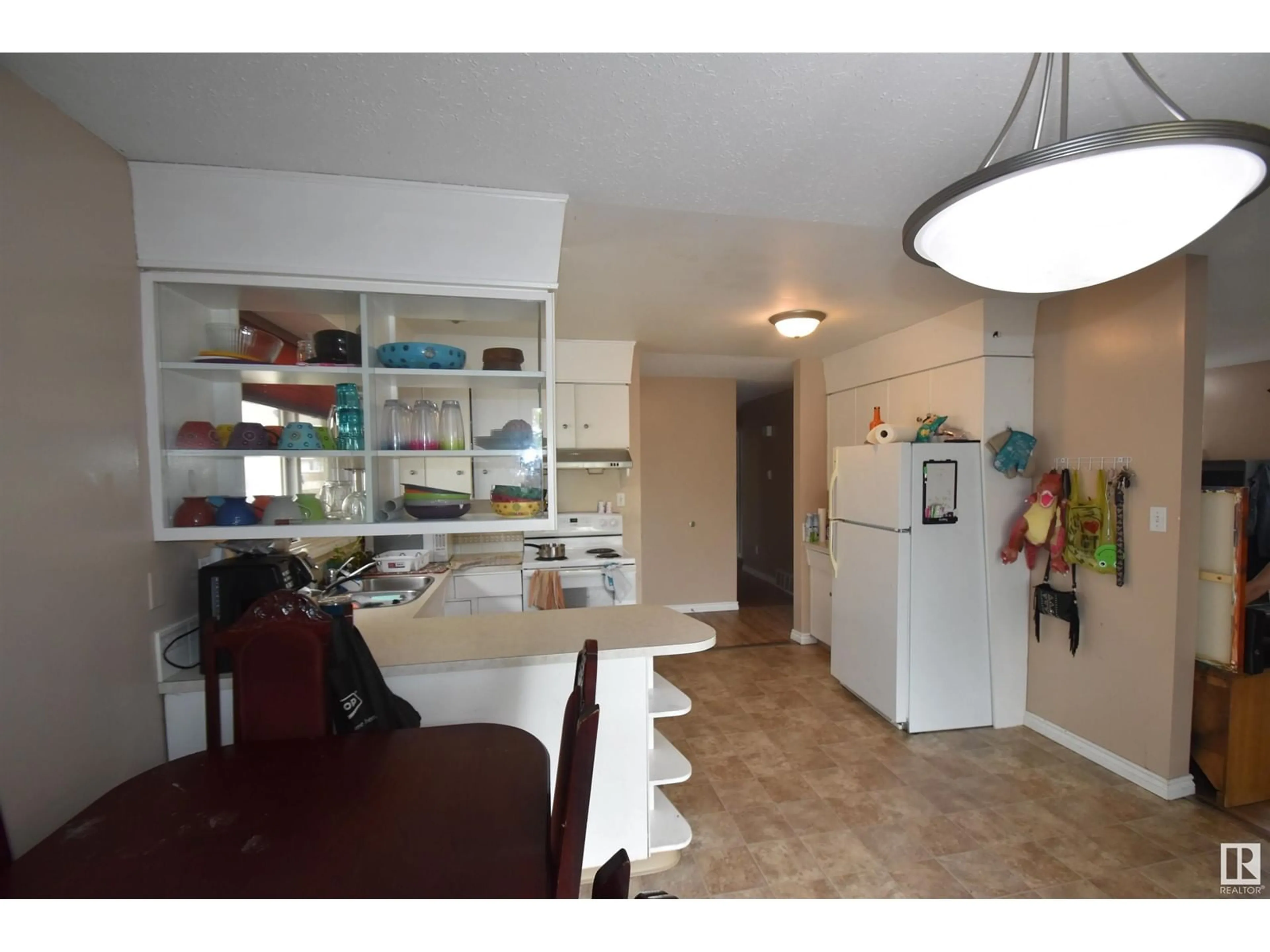 Standard kitchen, ceramic/tile floor for 5137 53 AV, St. Paul Town Alberta T0A3A1