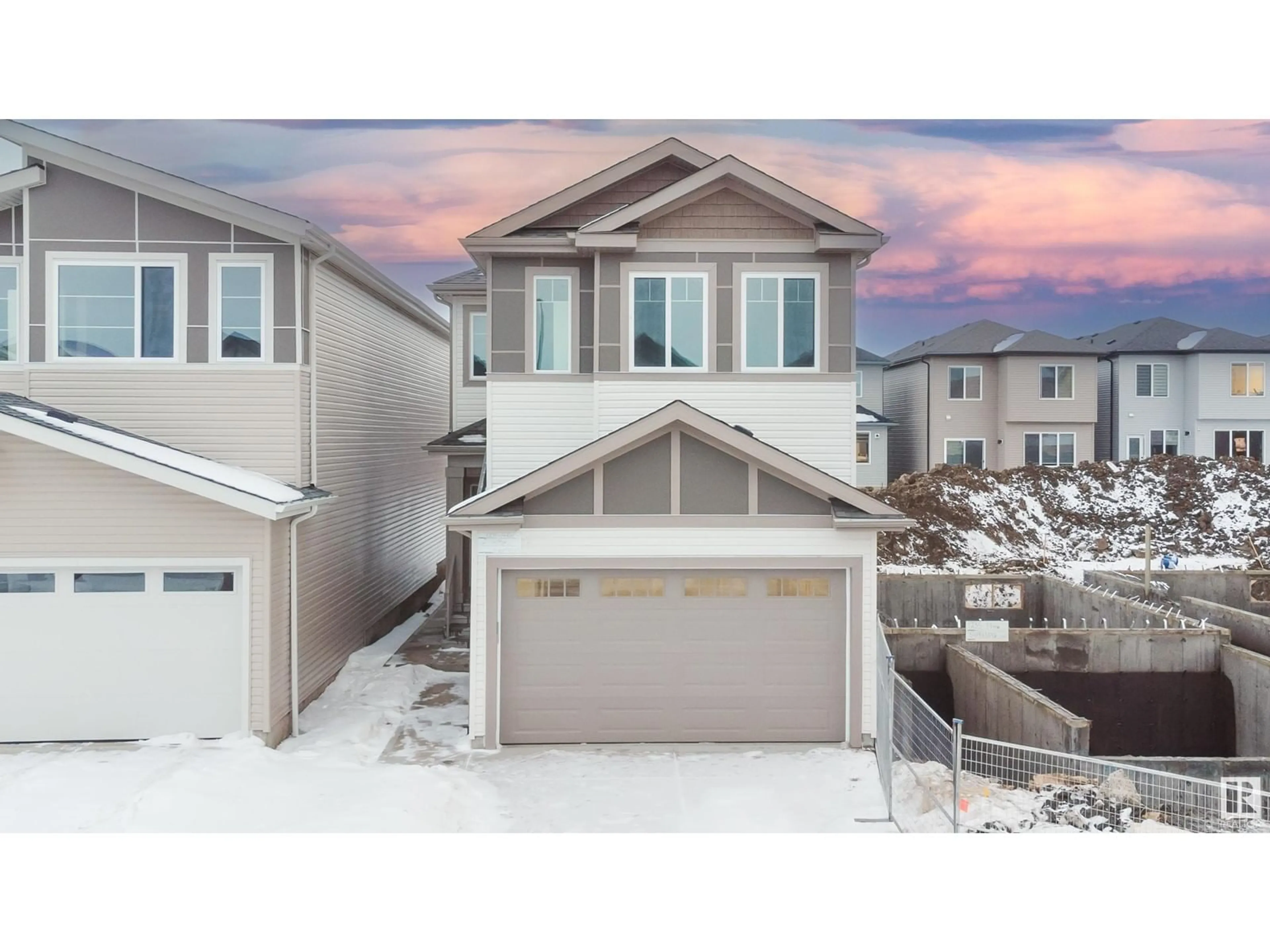 Home with vinyl exterior material, water/lake/river/ocean view for 1231 14 AV NW, Edmonton Alberta T6T2W1