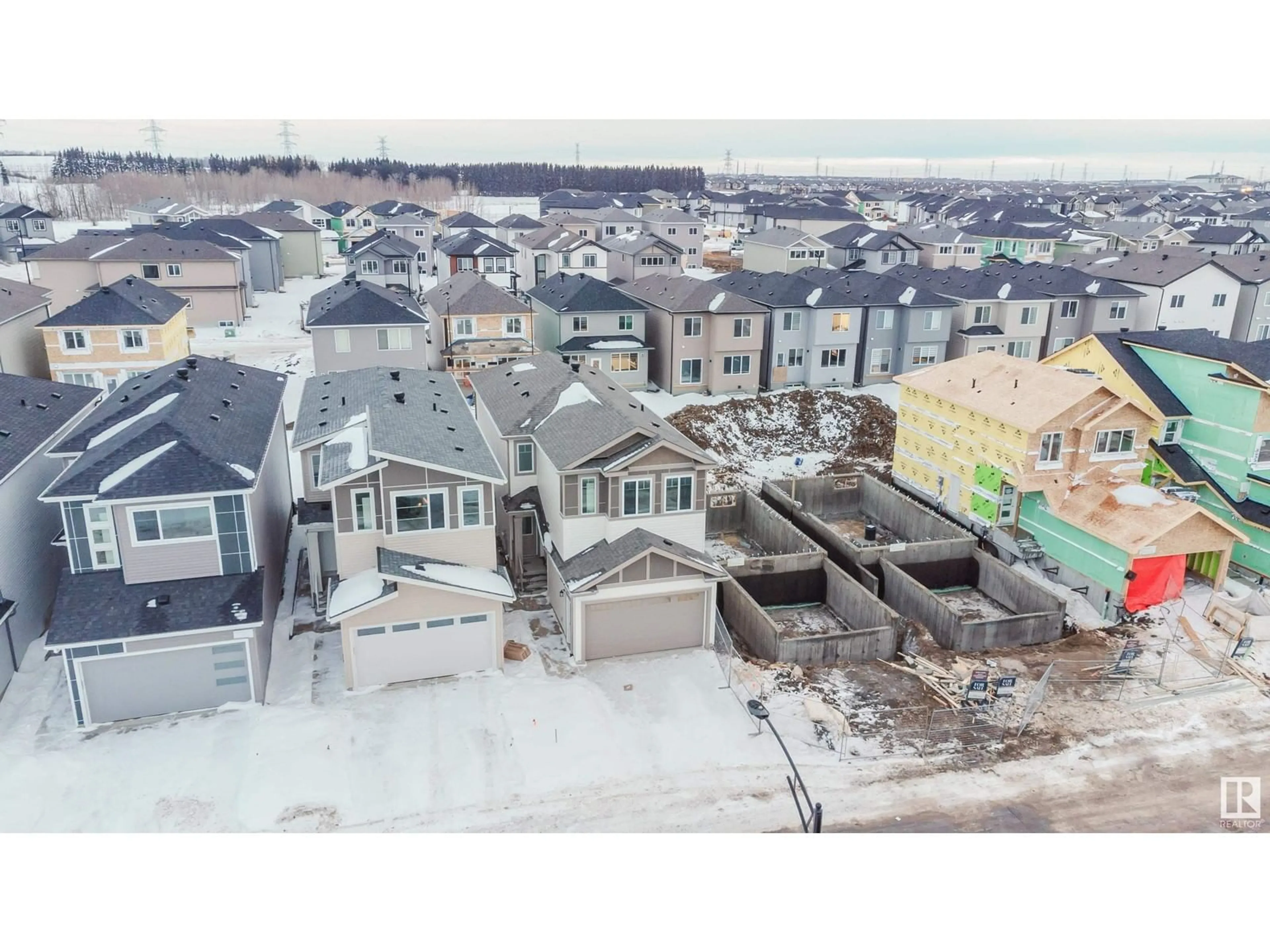 A pic from outside/outdoor area/front of a property/back of a property/a pic from drone, unknown for 1231 14 AV NW, Edmonton Alberta T6T2W1