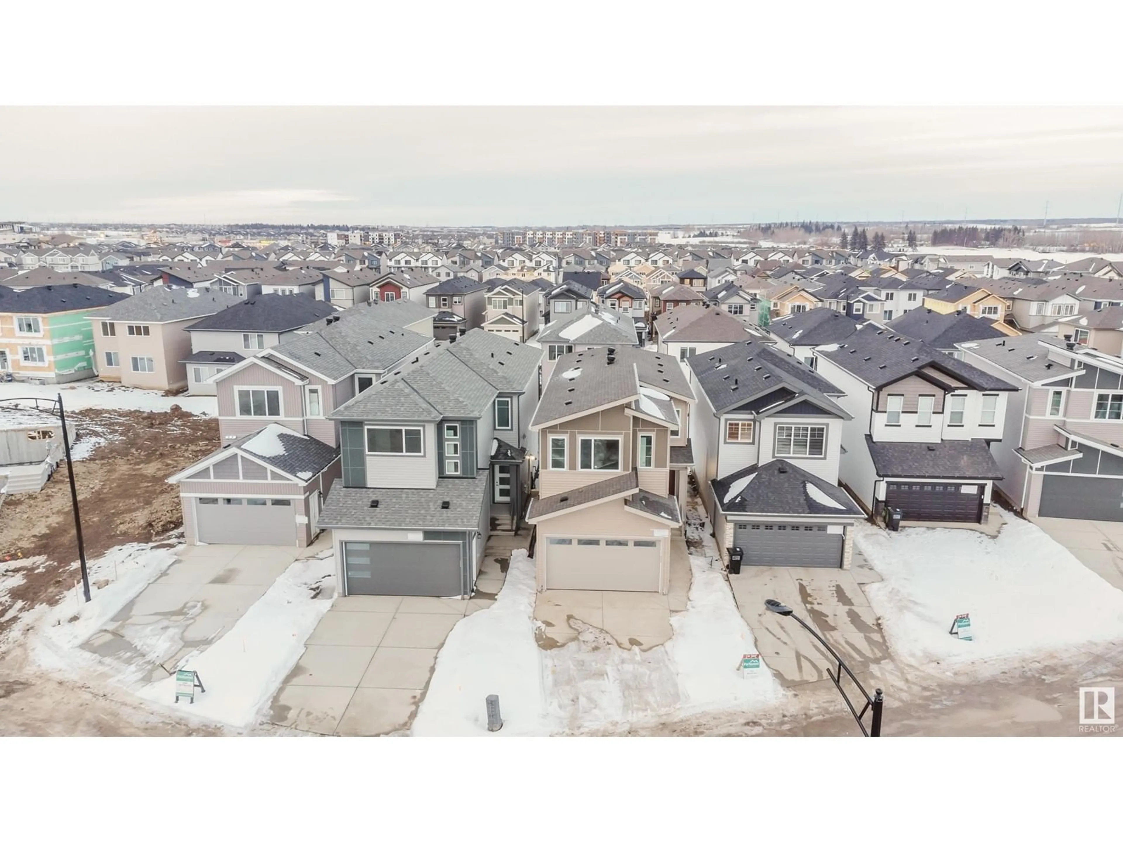 A pic from outside/outdoor area/front of a property/back of a property/a pic from drone, unknown for 1316 11 AV NW, Edmonton Alberta T6T2W3