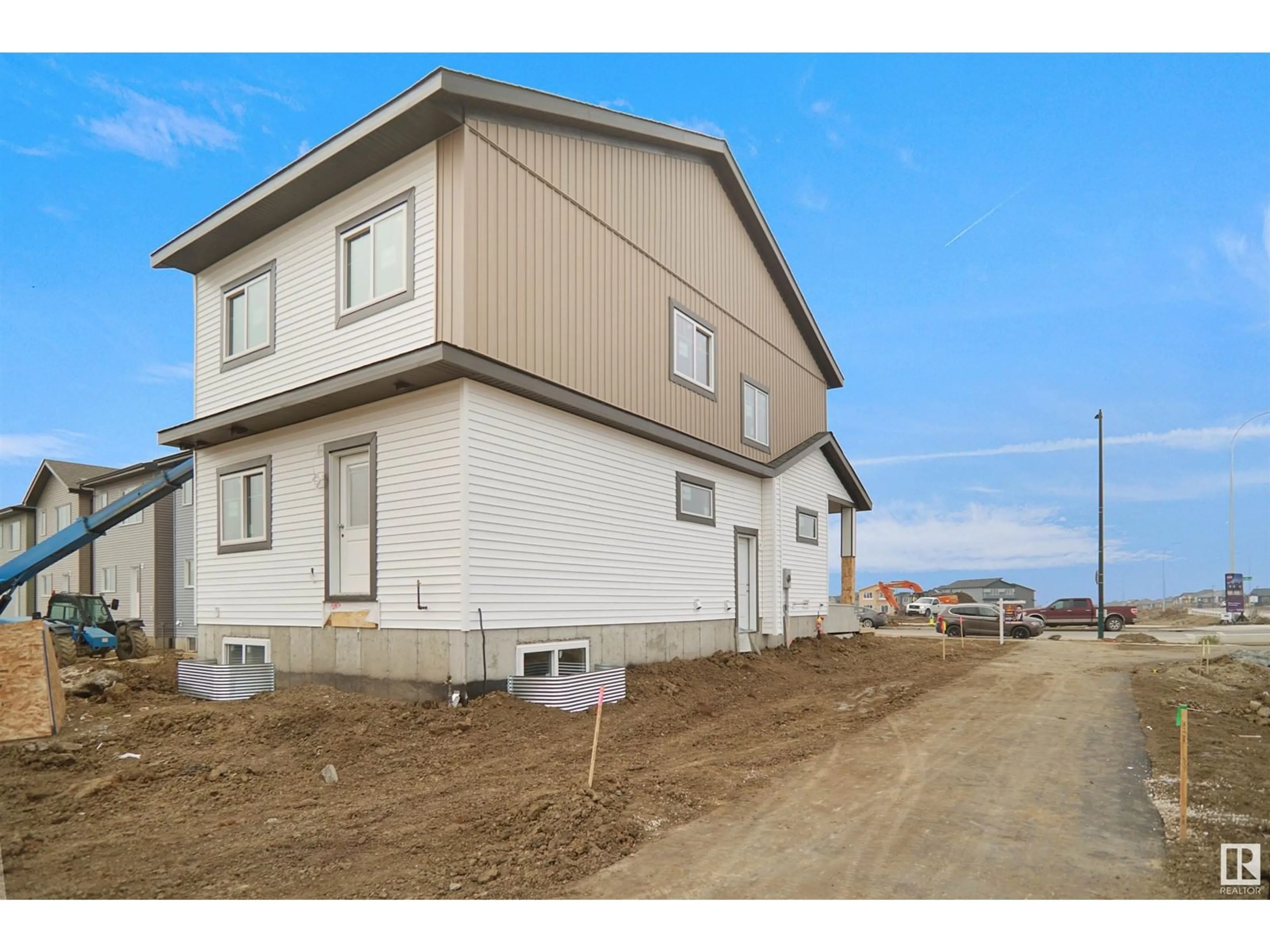 Home with vinyl exterior material, building for 703 MATTSON DR SW SW, Edmonton Alberta T6X3G3