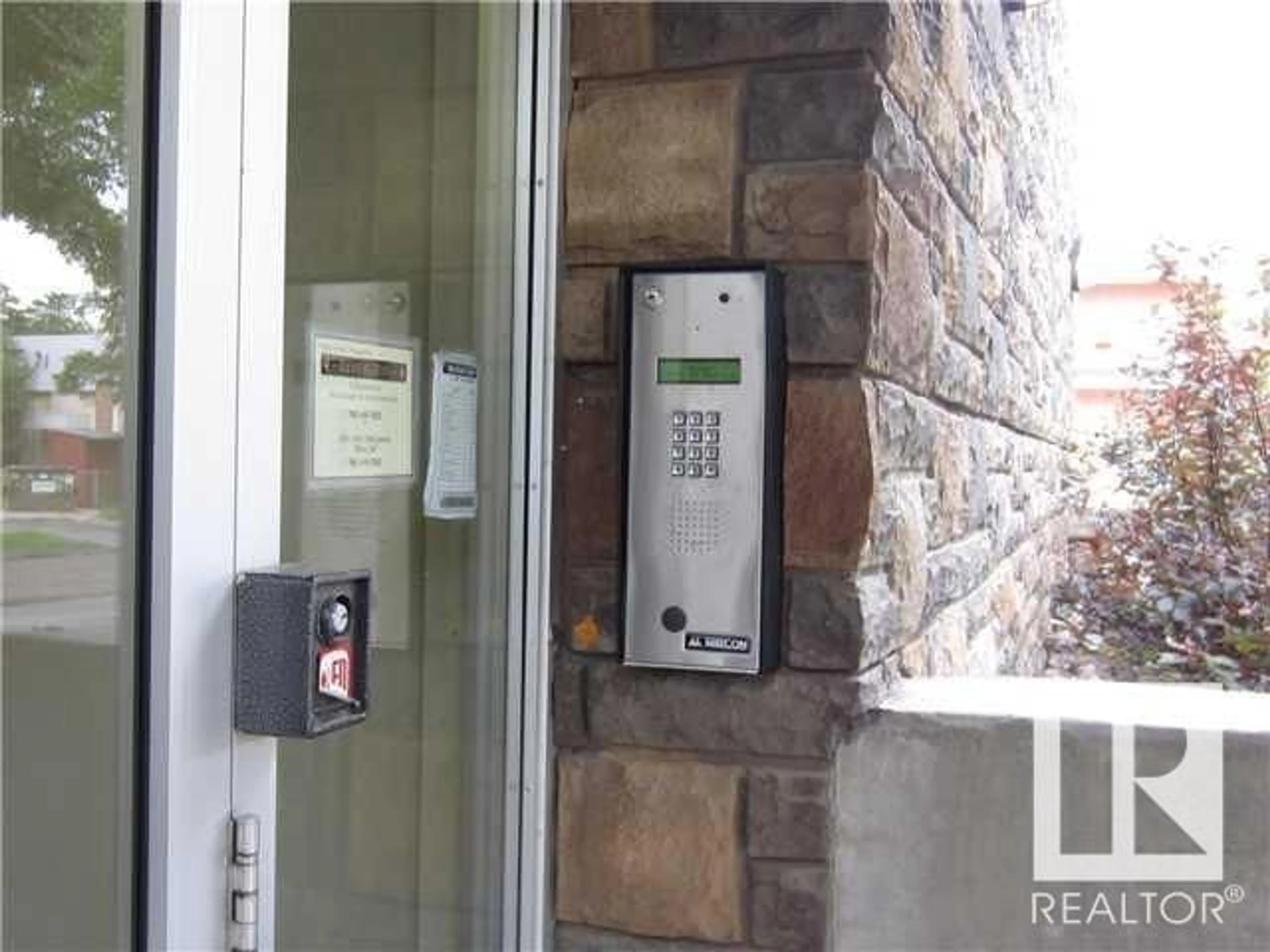 Indoor entryway for #403 11107 108 AV NW, Edmonton Alberta T5H4J3