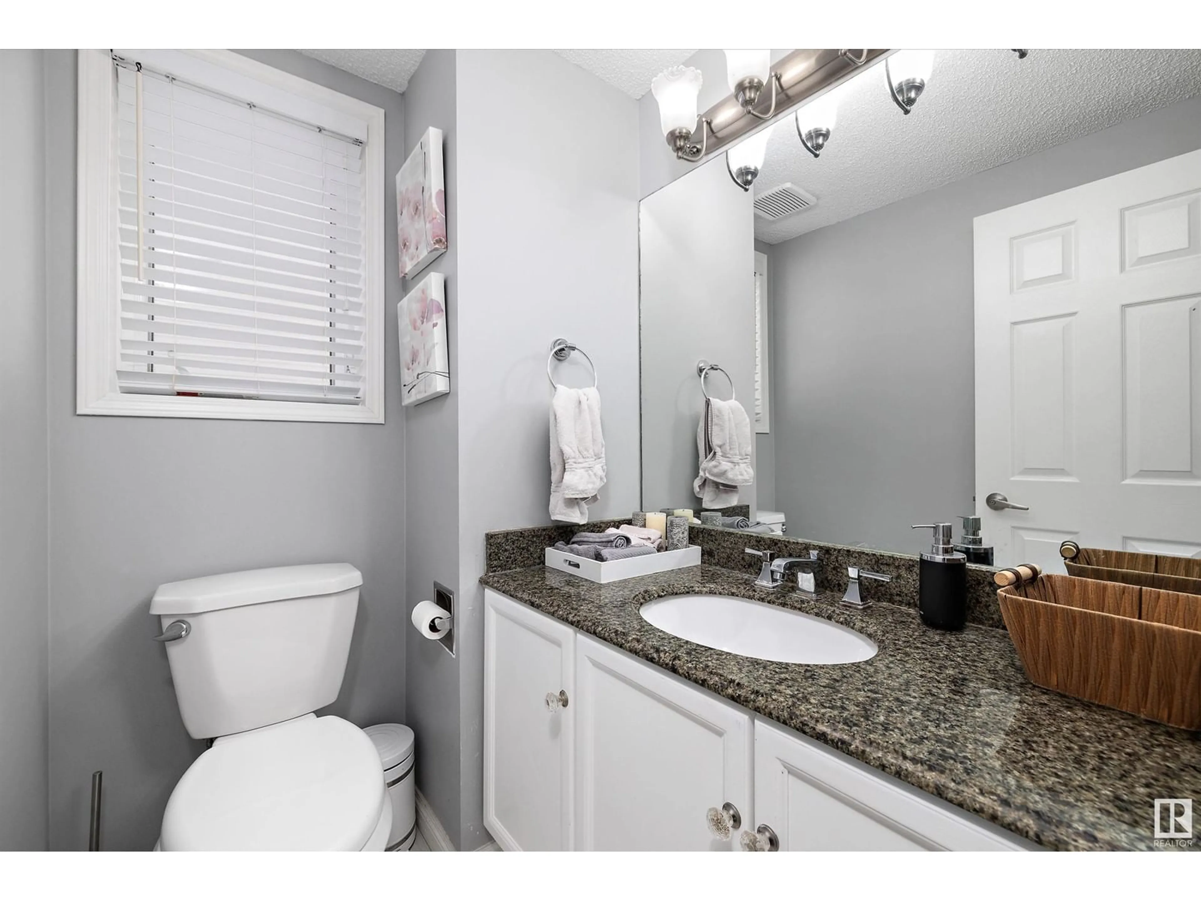 Standard bathroom, ceramic/tile floor for 16227 93 ST NW, Edmonton Alberta T5Z3M9