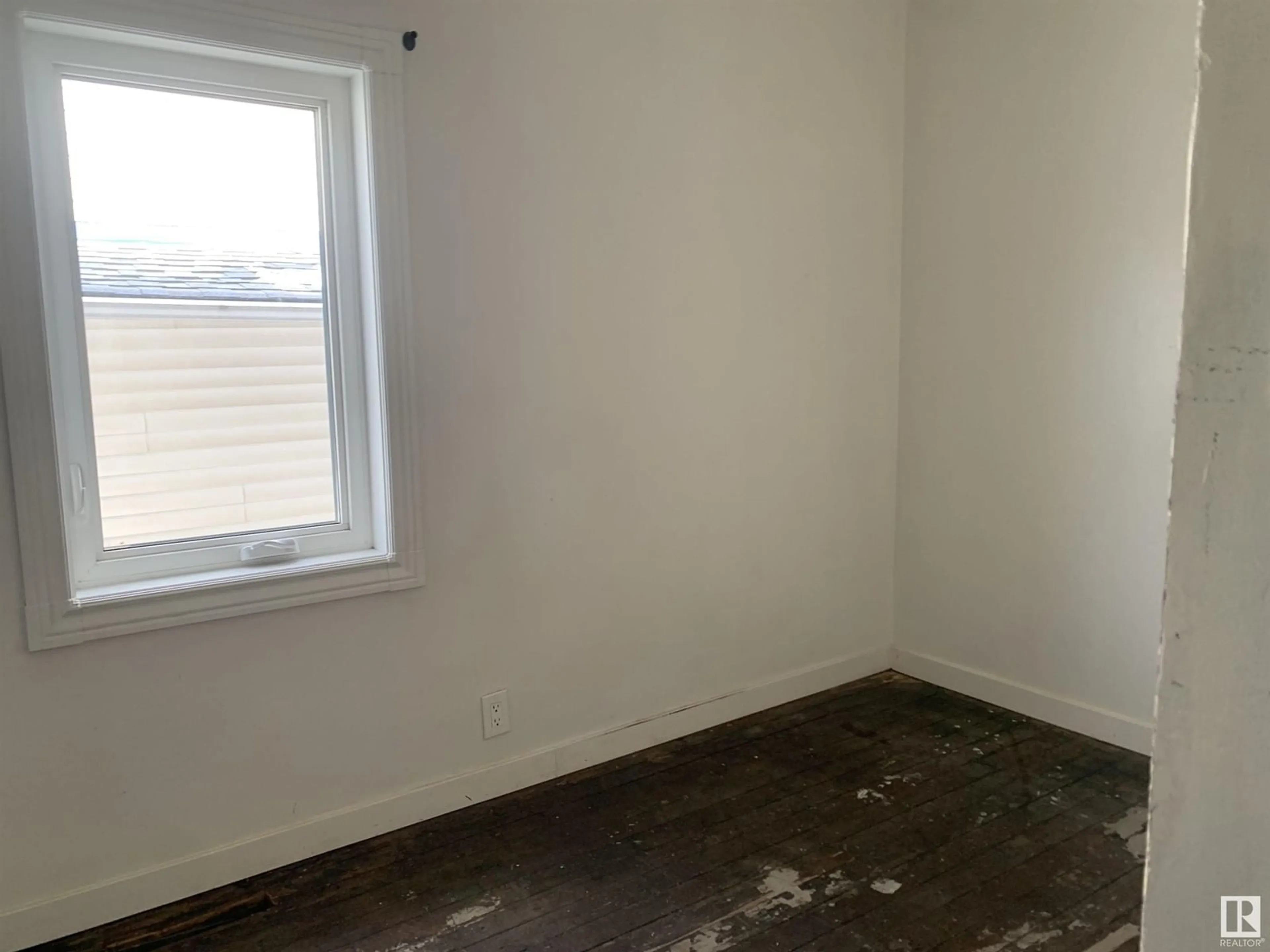 A pic of a room for 11939 63 ST NW, Edmonton Alberta T5W4G2