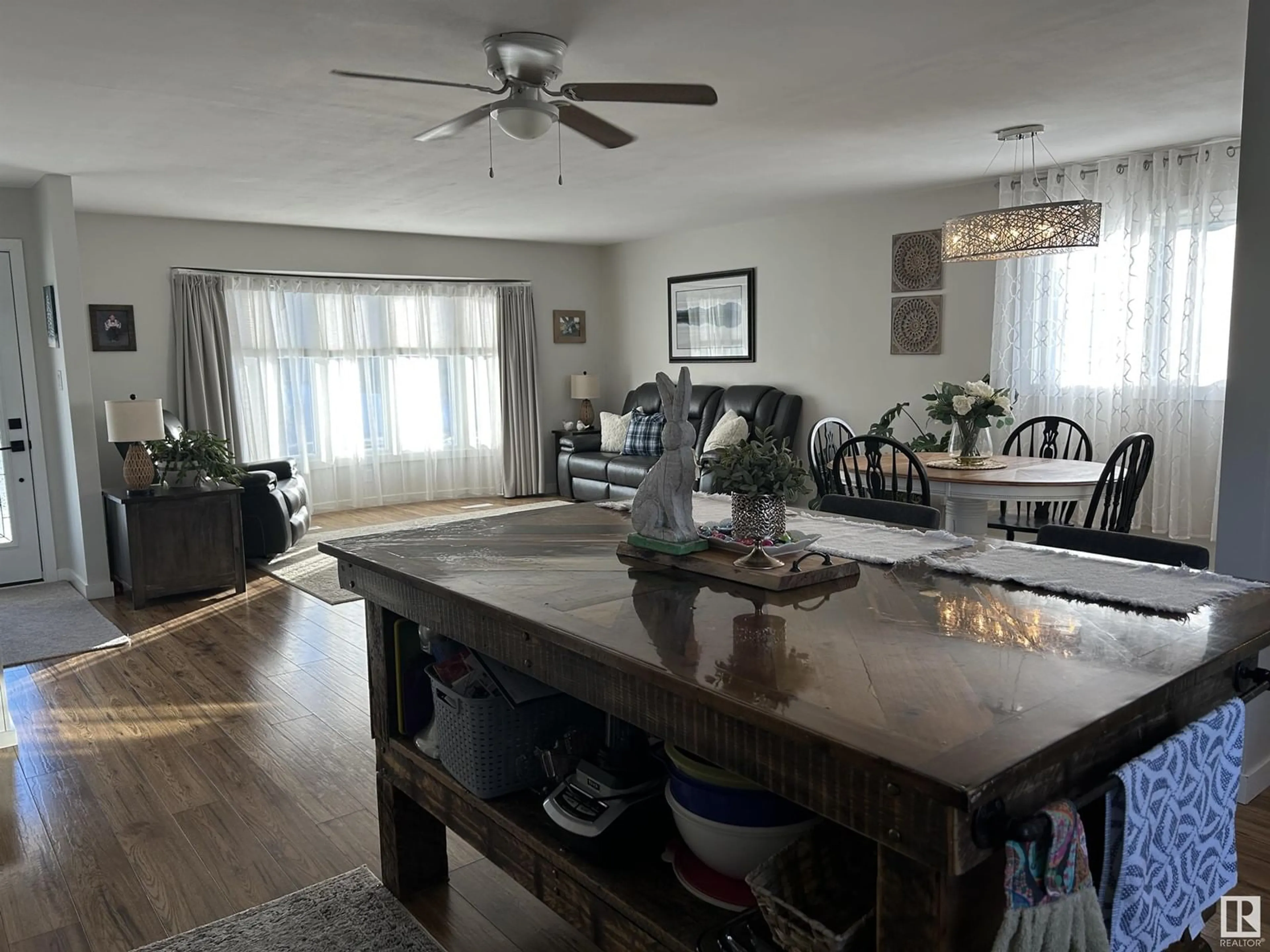 Open concept kitchen, unknown for 5807 53 AV, Redwater Alberta T0A2W0