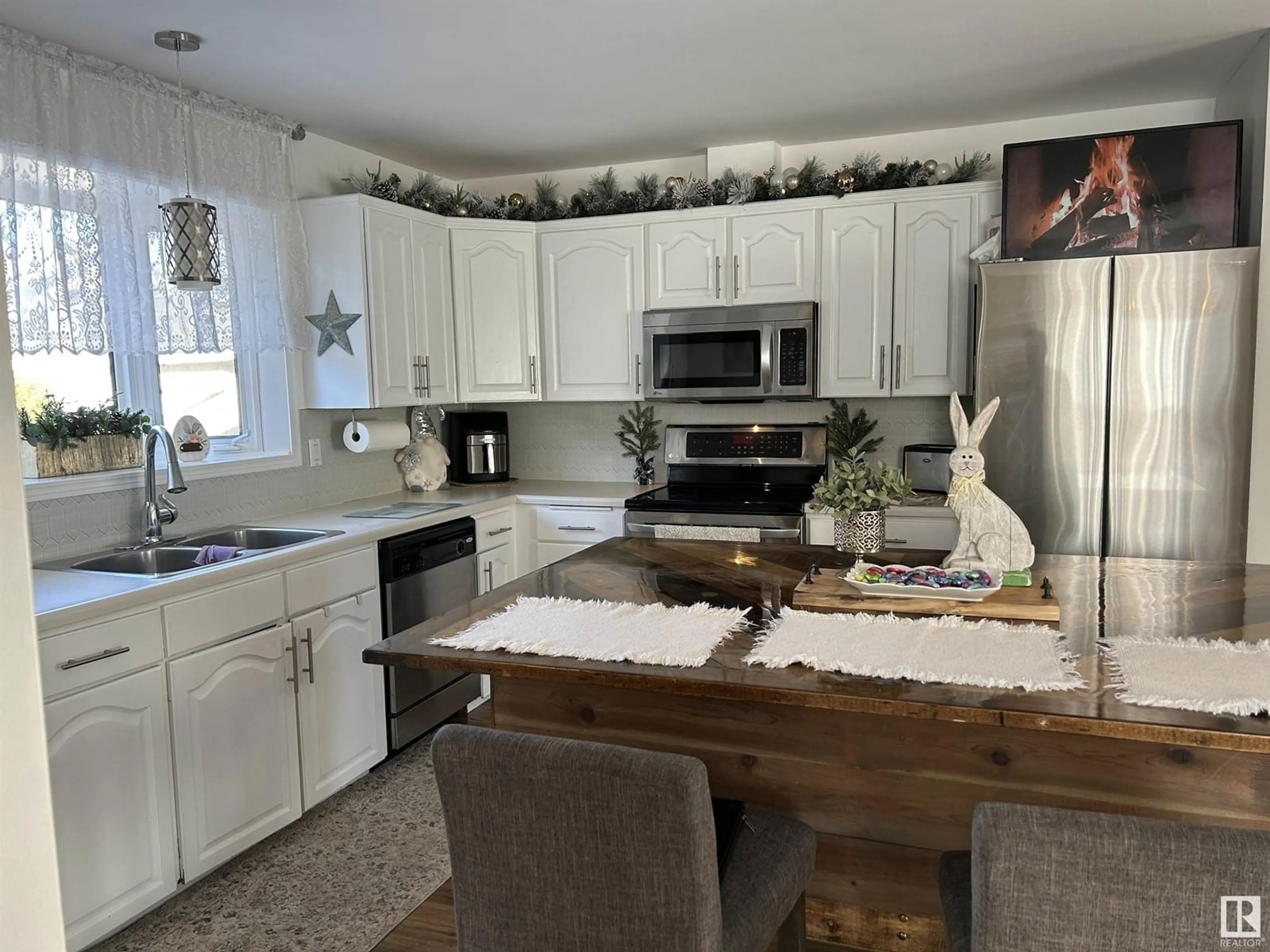 Open concept kitchen, unknown for 5807 53 AV, Redwater Alberta T0A2W0