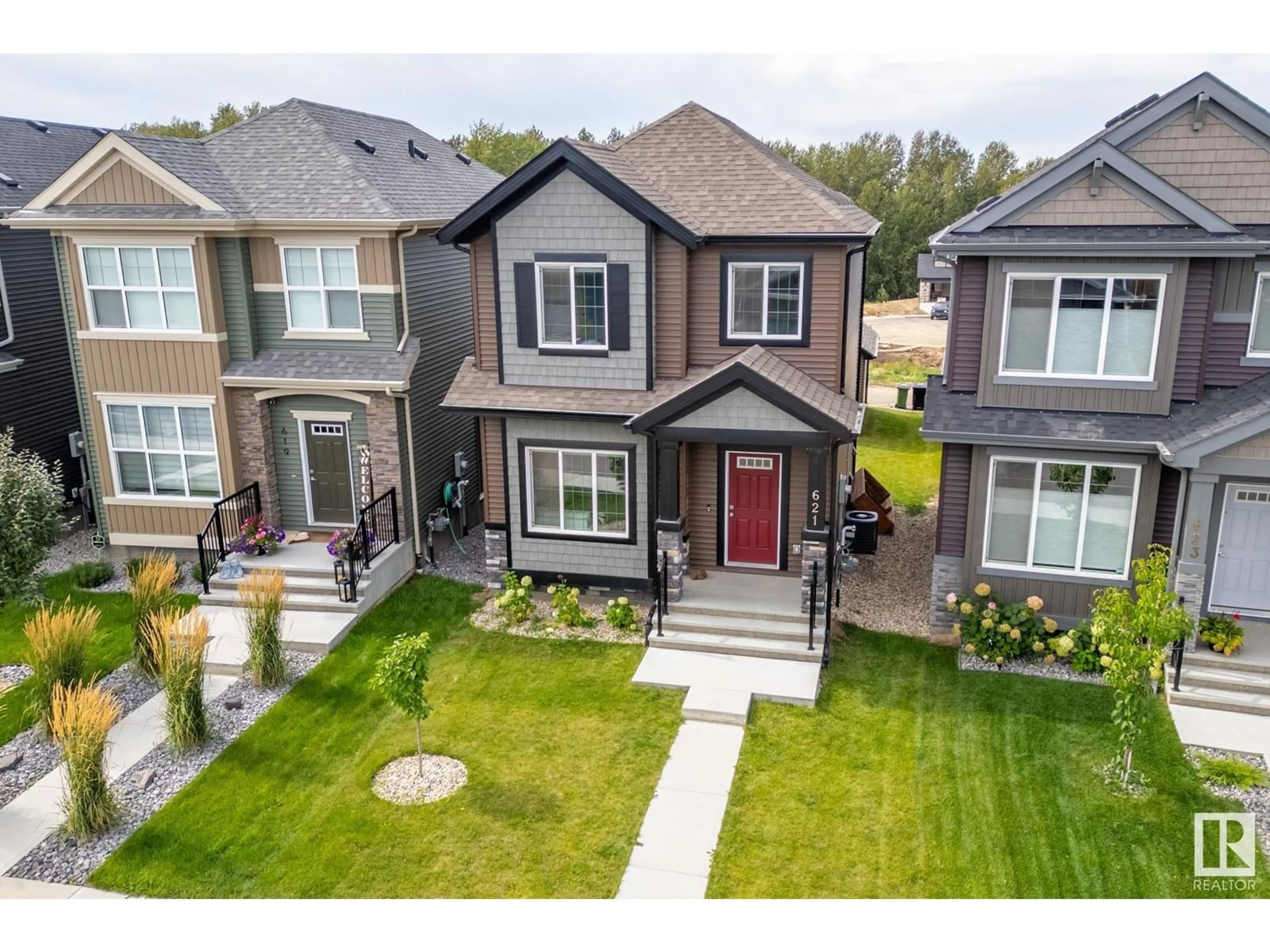 A pic from outside/outdoor area/front of a property/back of a property/a pic from drone, street for 621 MERLIN LANDING LD NW, Edmonton Alberta T5S0H5