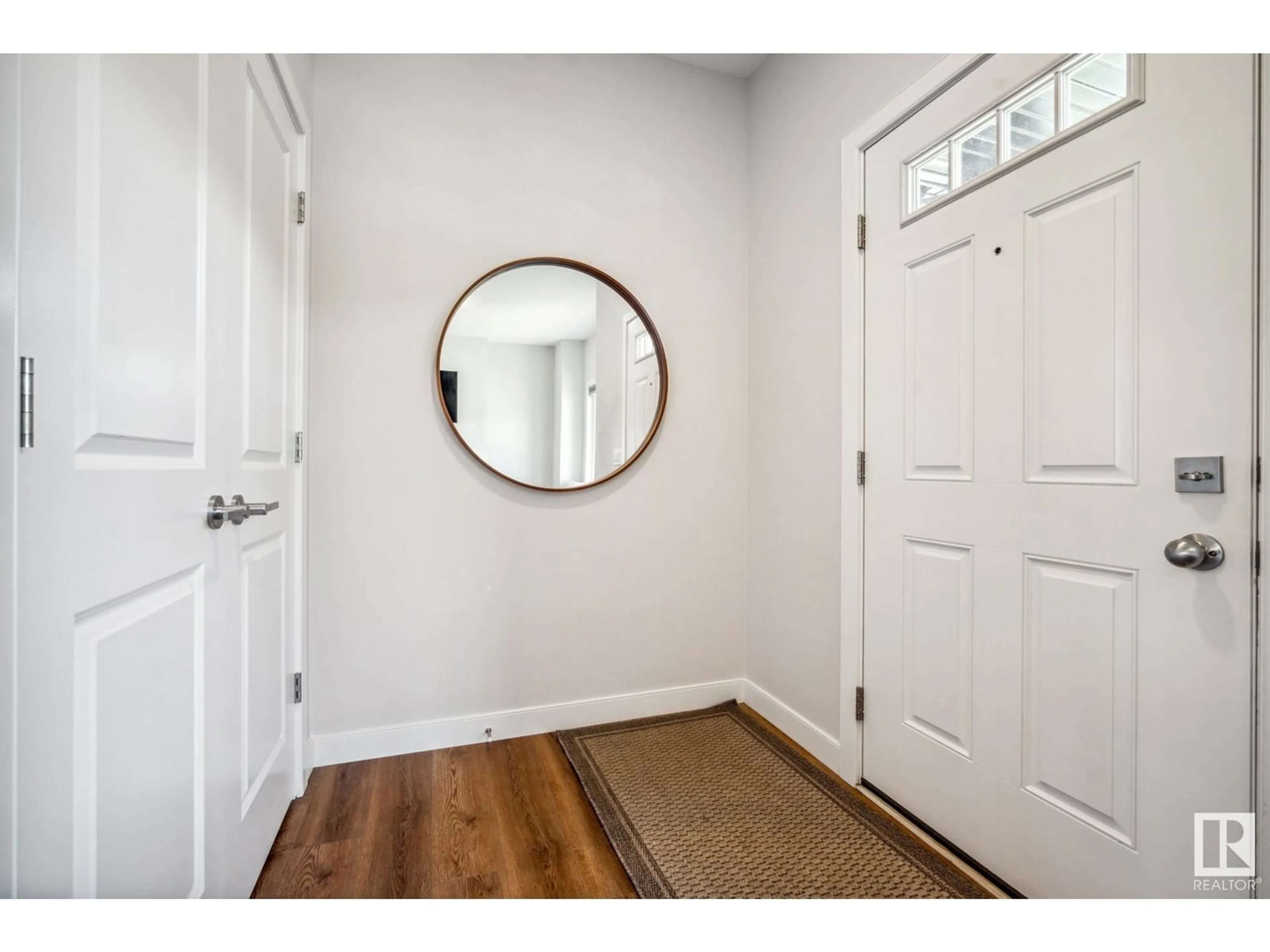 Indoor entryway for 621 MERLIN LANDING LD NW, Edmonton Alberta T5S0H5