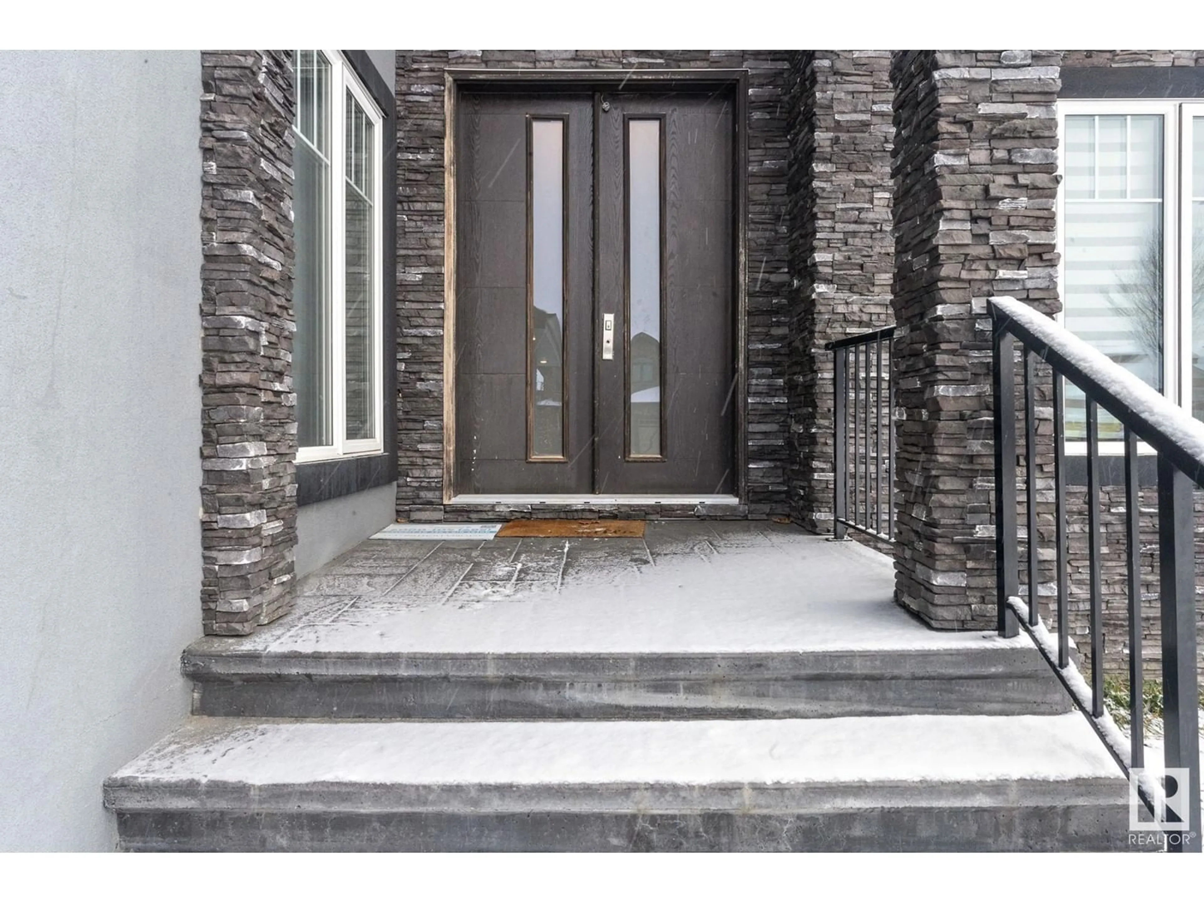 Indoor entryway for 1507 Adamson VW SW SW, Edmonton Alberta T6W0V4