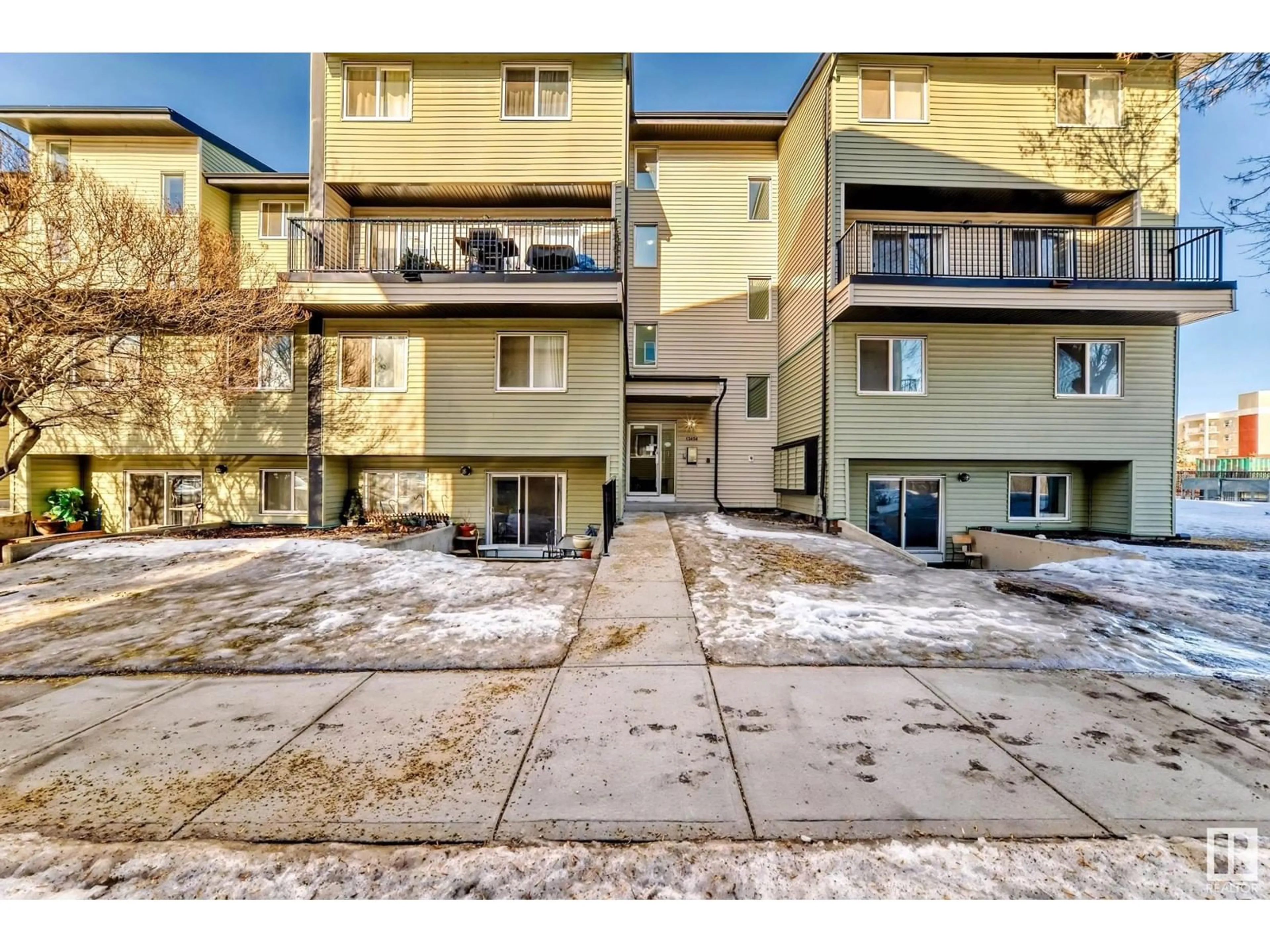 Patio, street for #3 13454 FORT RD NW, Edmonton Alberta T5A1C5