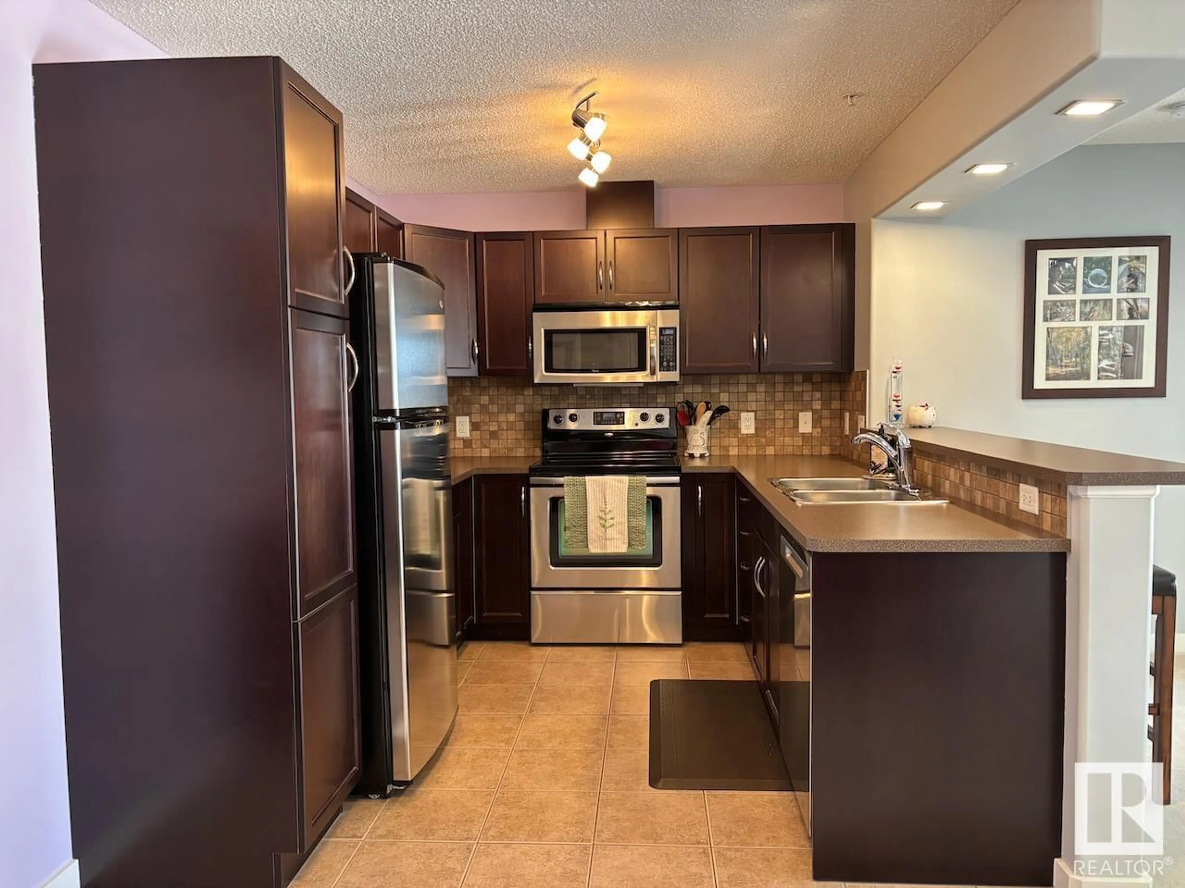 Standard kitchen, ceramic/tile floor for #331 11603 ELLERSLIE RD SW, Edmonton Alberta T6W0J3