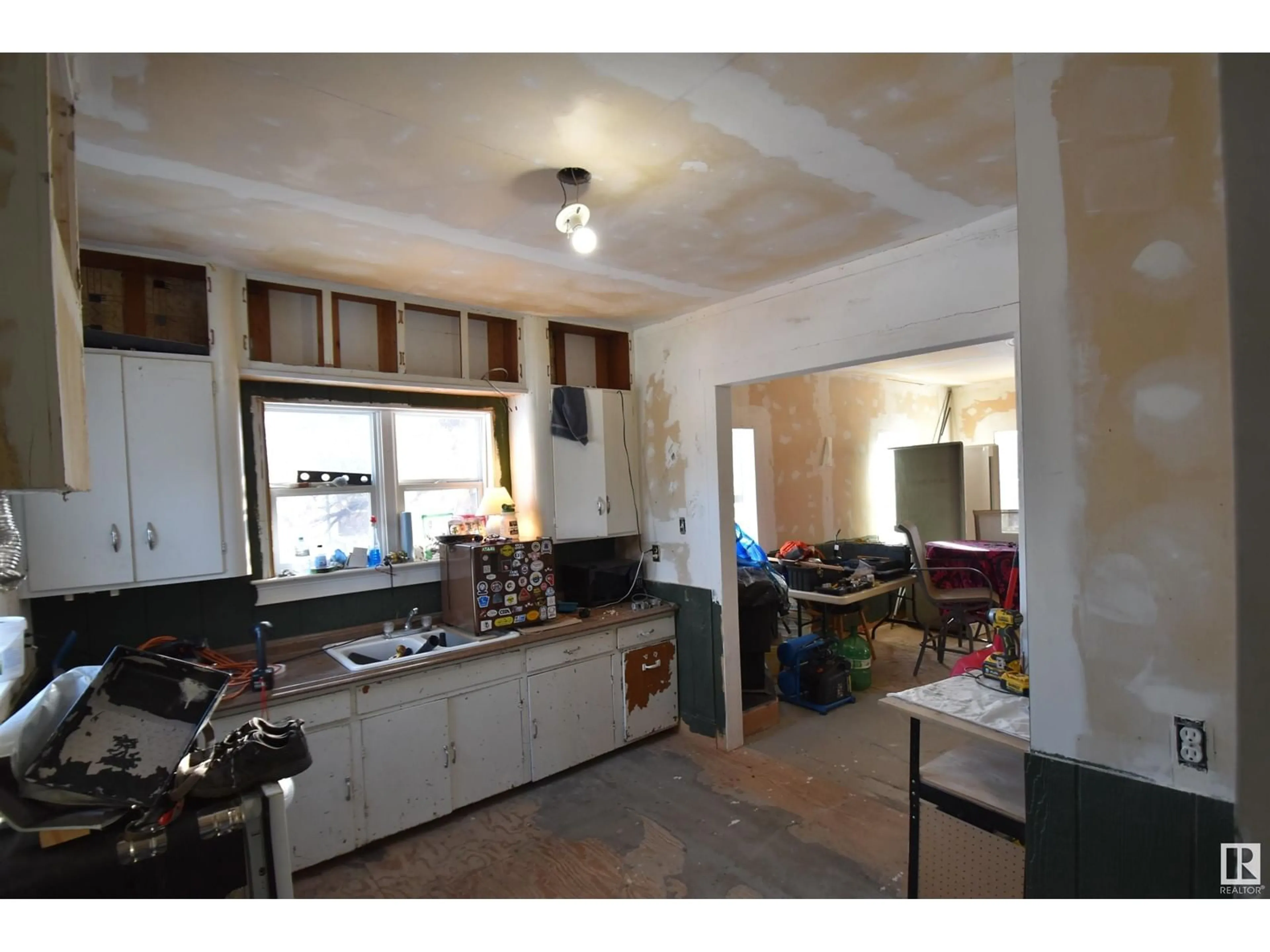 Standard kitchen, unknown for 5207 Pyrogy DR, Glendon Alberta T0A1P0