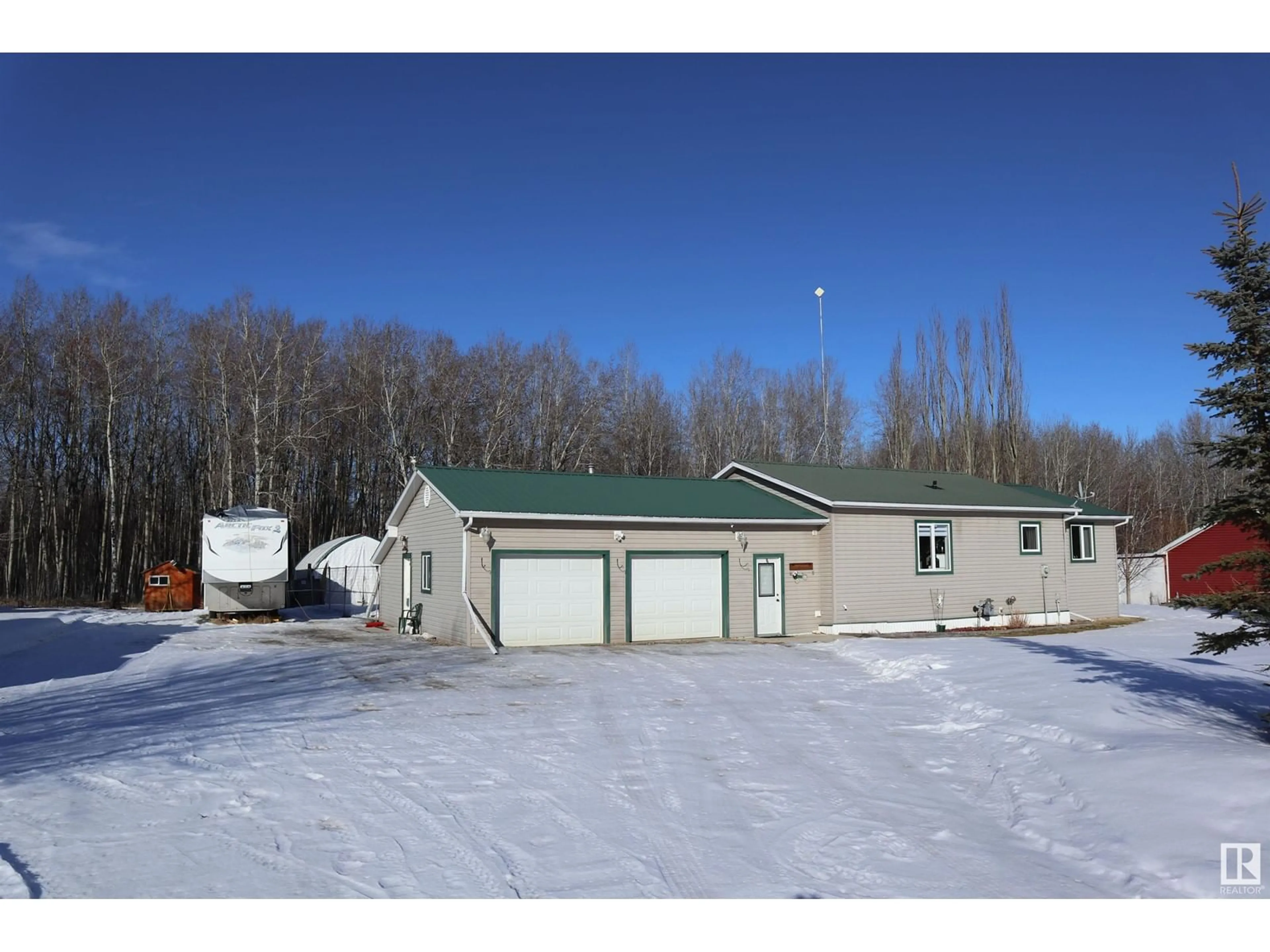 A pic from outside/outdoor area/front of a property/back of a property/a pic from drone, building for 172 55062 TWP ROAD 462, Rural Wetaskiwin County Alberta T0C0T0