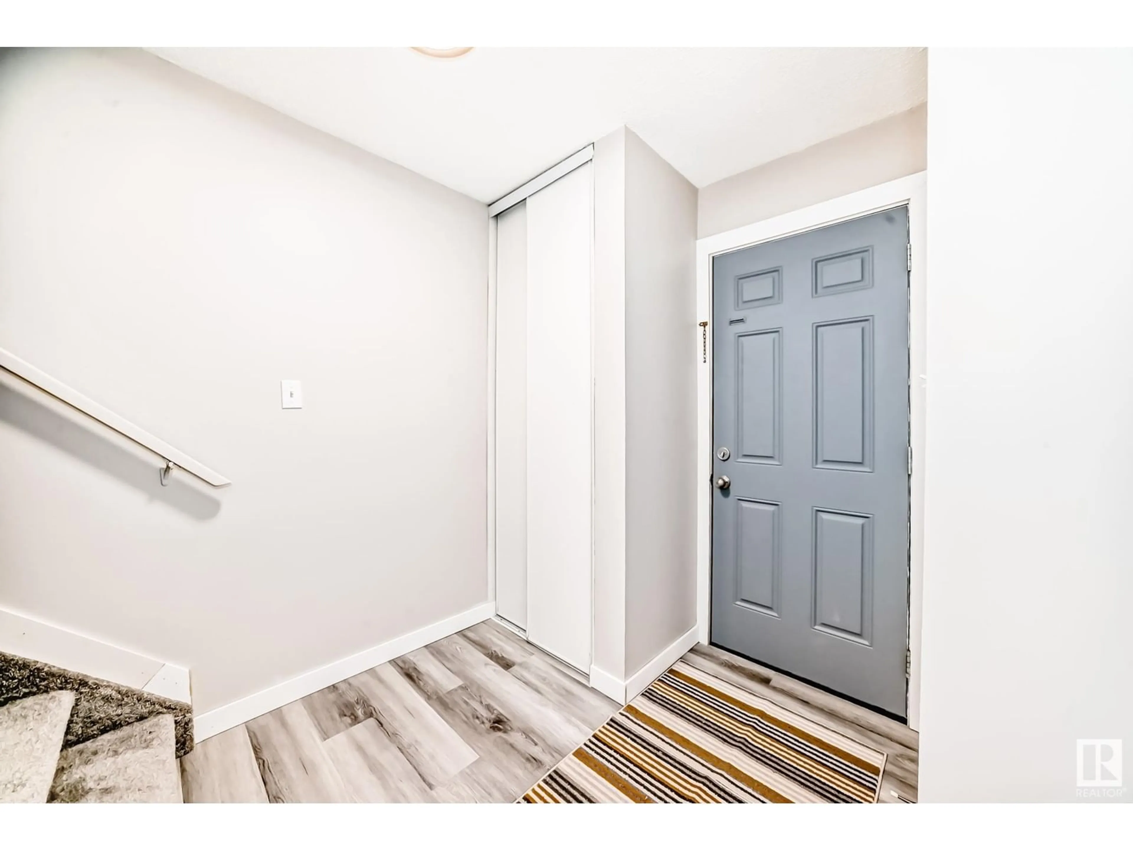 Indoor entryway for #4 14120 80 ST NW, Edmonton Alberta T5C1L6