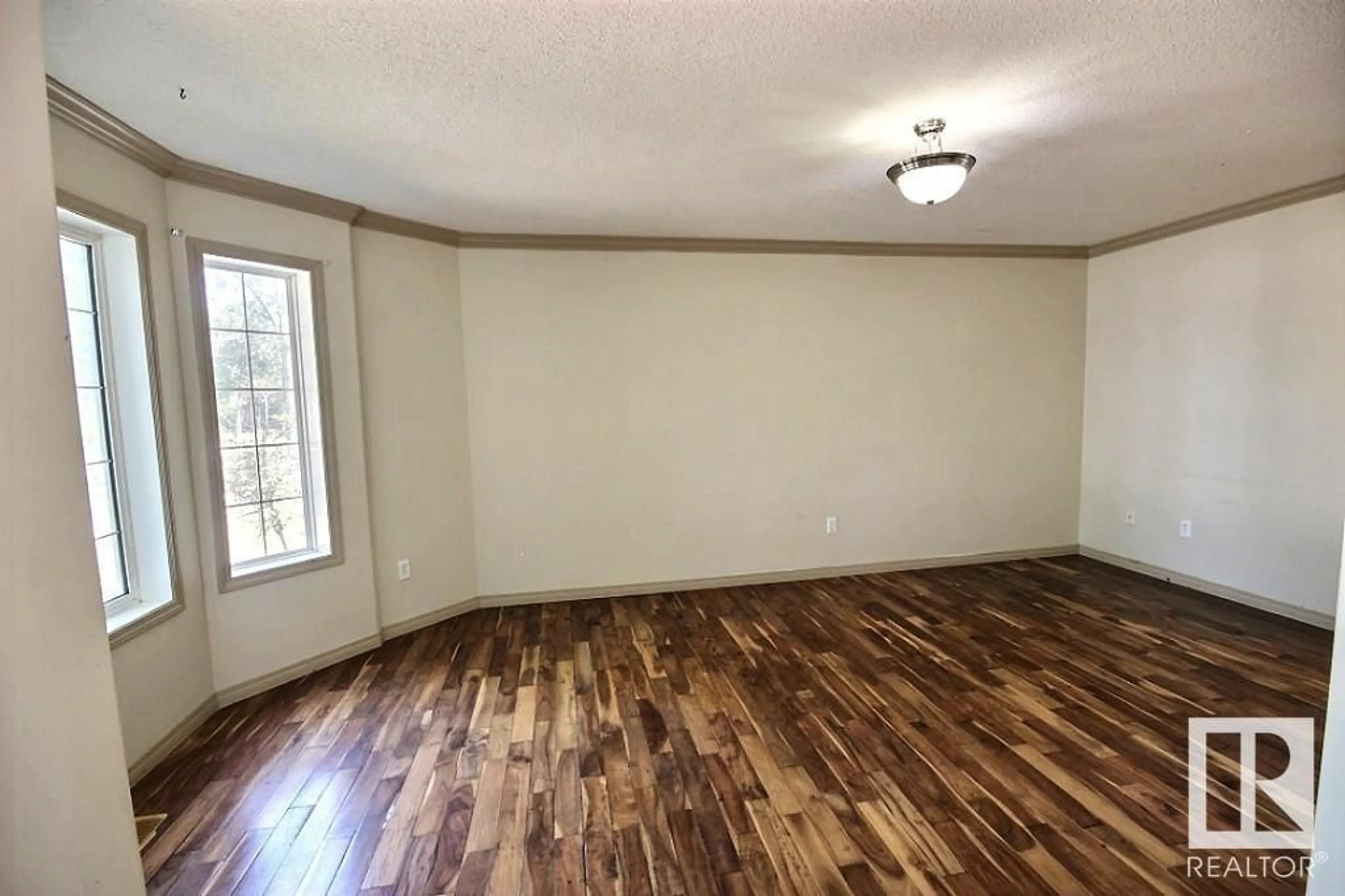 A pic of a room for 12828 126 ST NW, Edmonton Alberta T5L0Y1