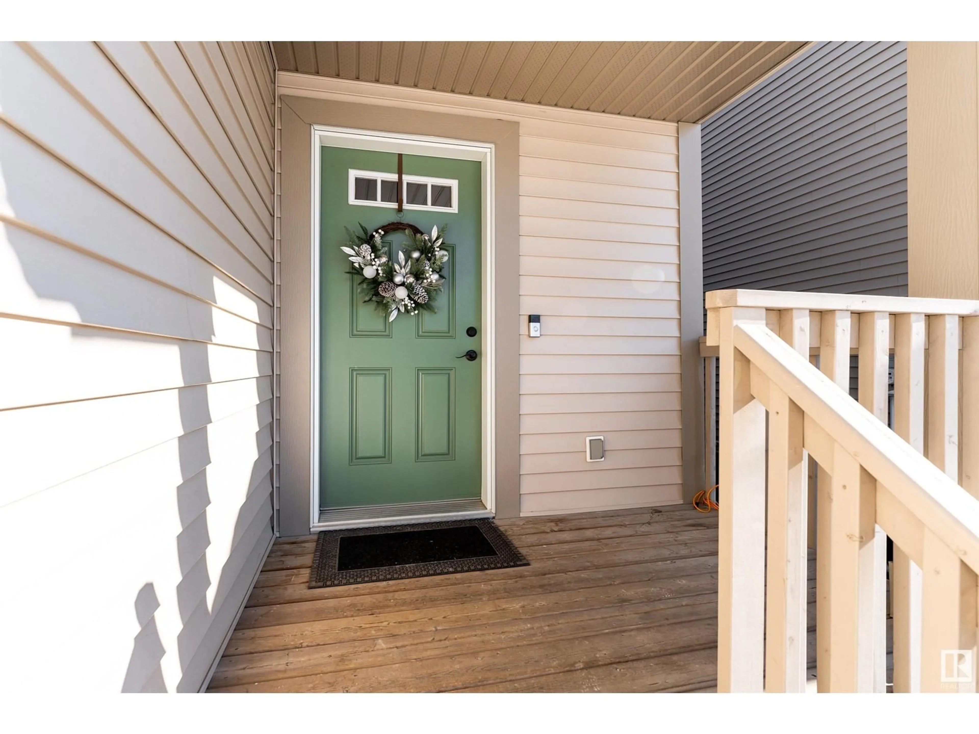 Indoor entryway for 17211 73 ST NW, Edmonton Alberta T5Z0K7