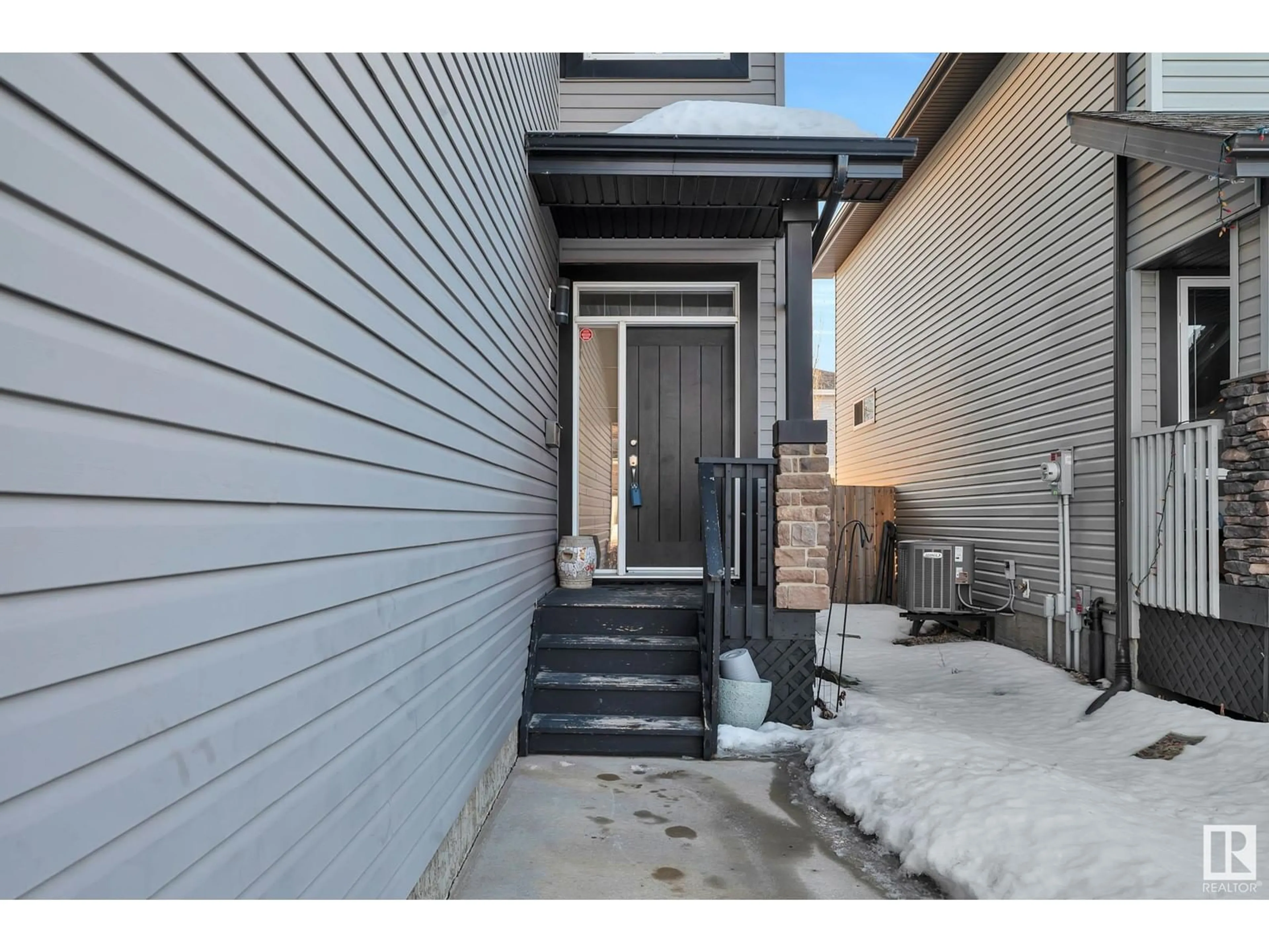 Indoor entryway for 4 NORTON AV, St. Albert Alberta T8N4C2