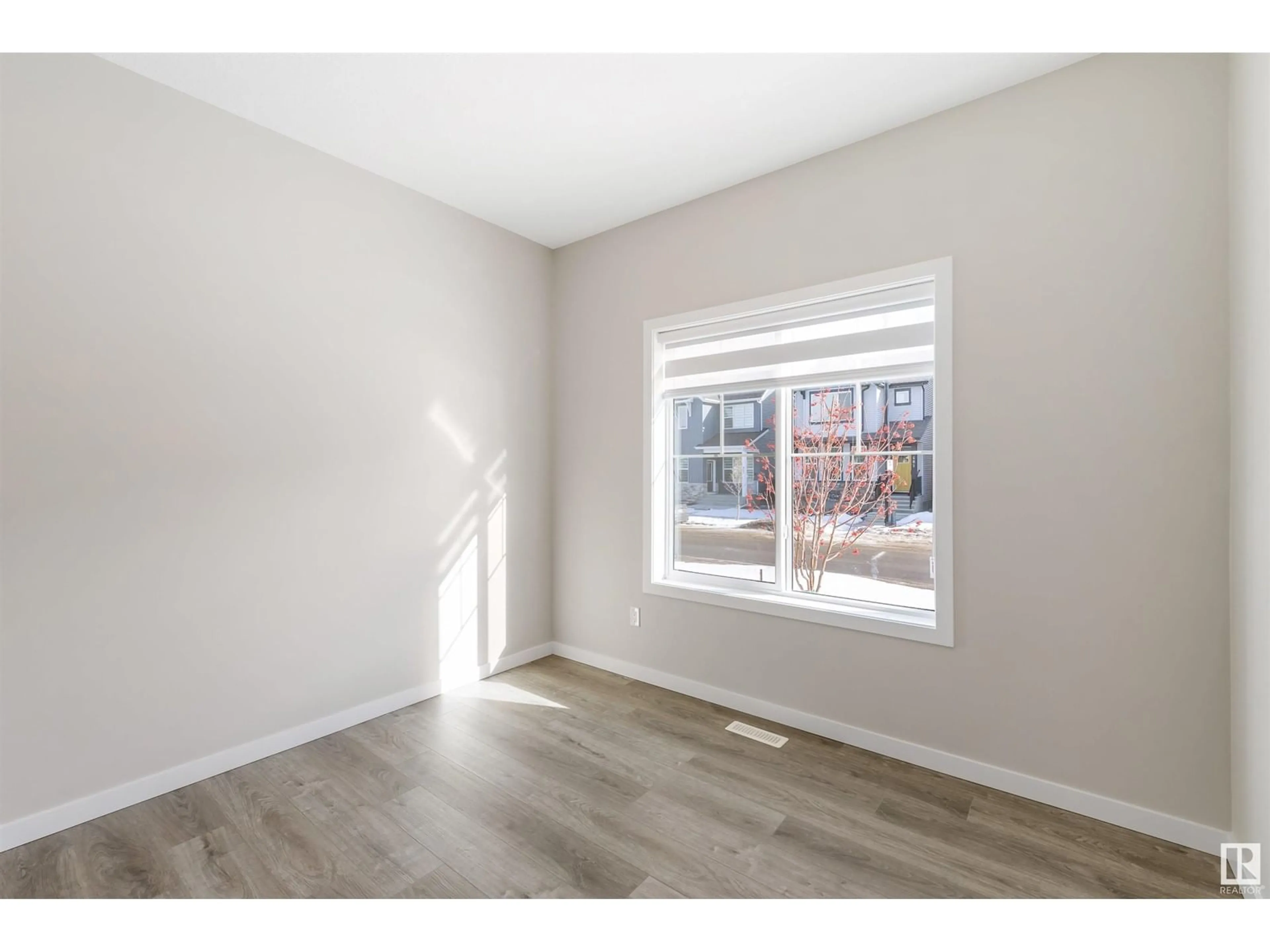 A pic of a room for 474 EDGEMONT DR NW, Edmonton Alberta T6M1J8