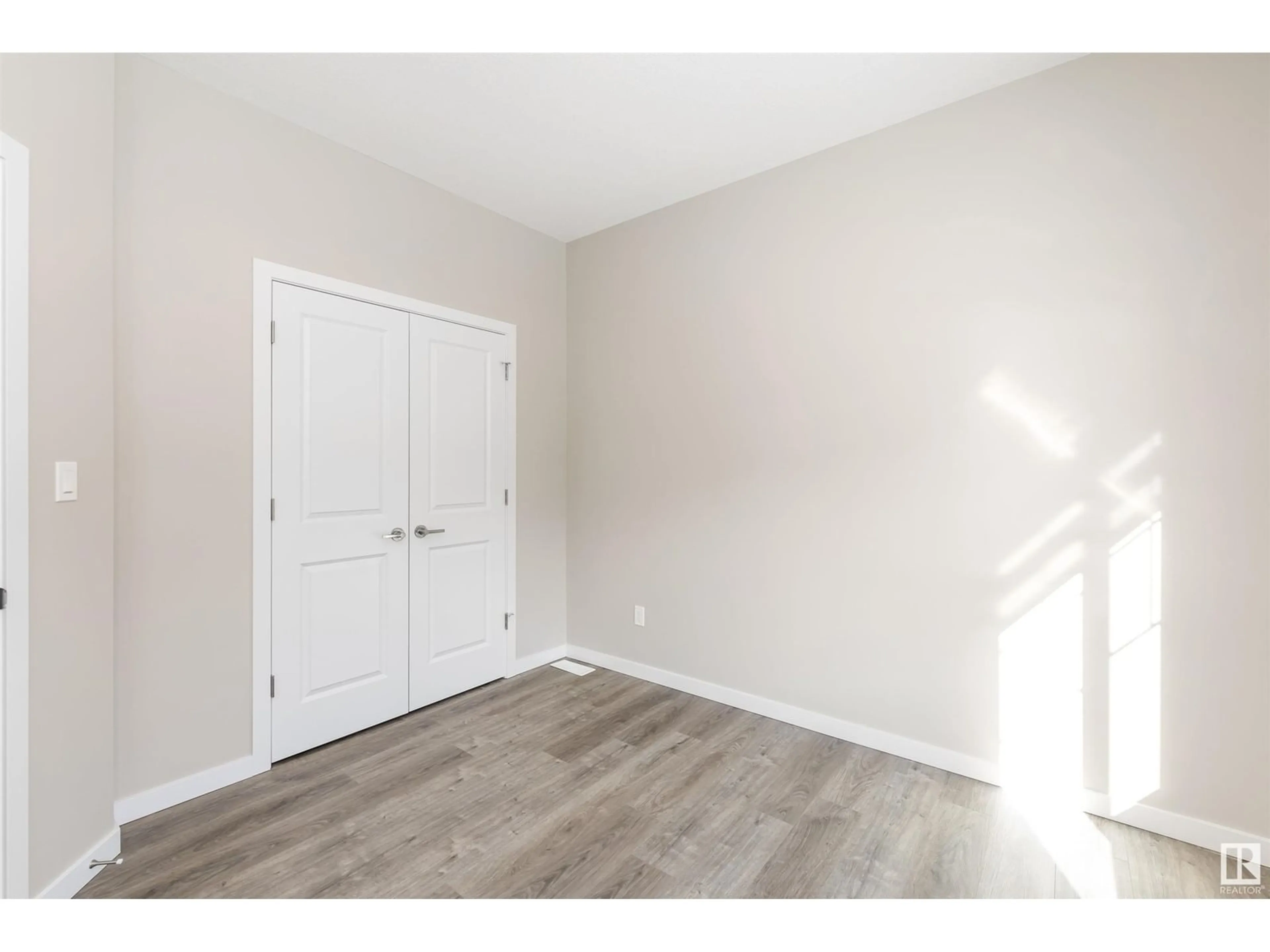 A pic of a room for 474 EDGEMONT DR NW, Edmonton Alberta T6M1J8