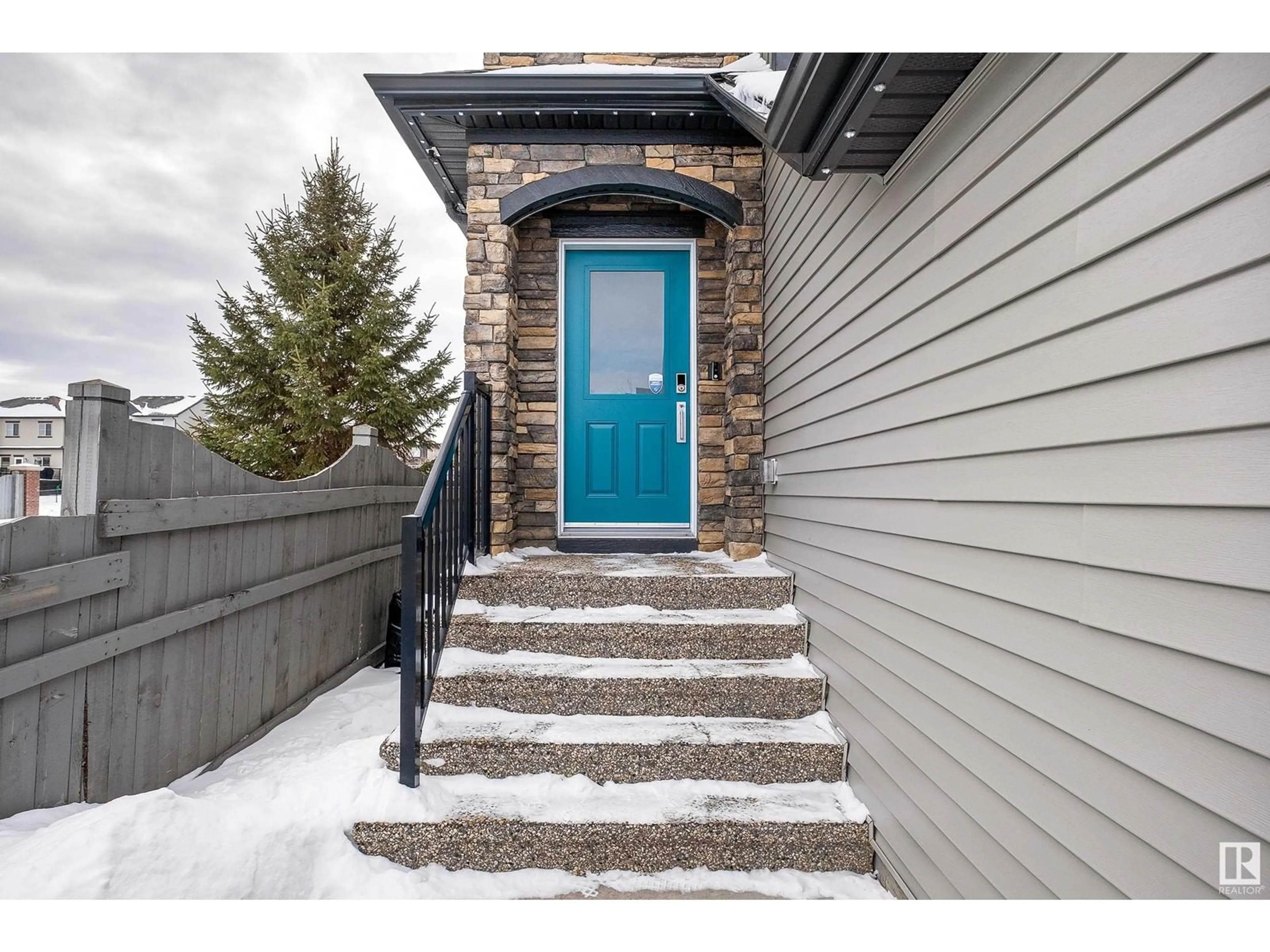 Indoor entryway for 15 GILMORE WY, Spruce Grove Alberta T7X0M3