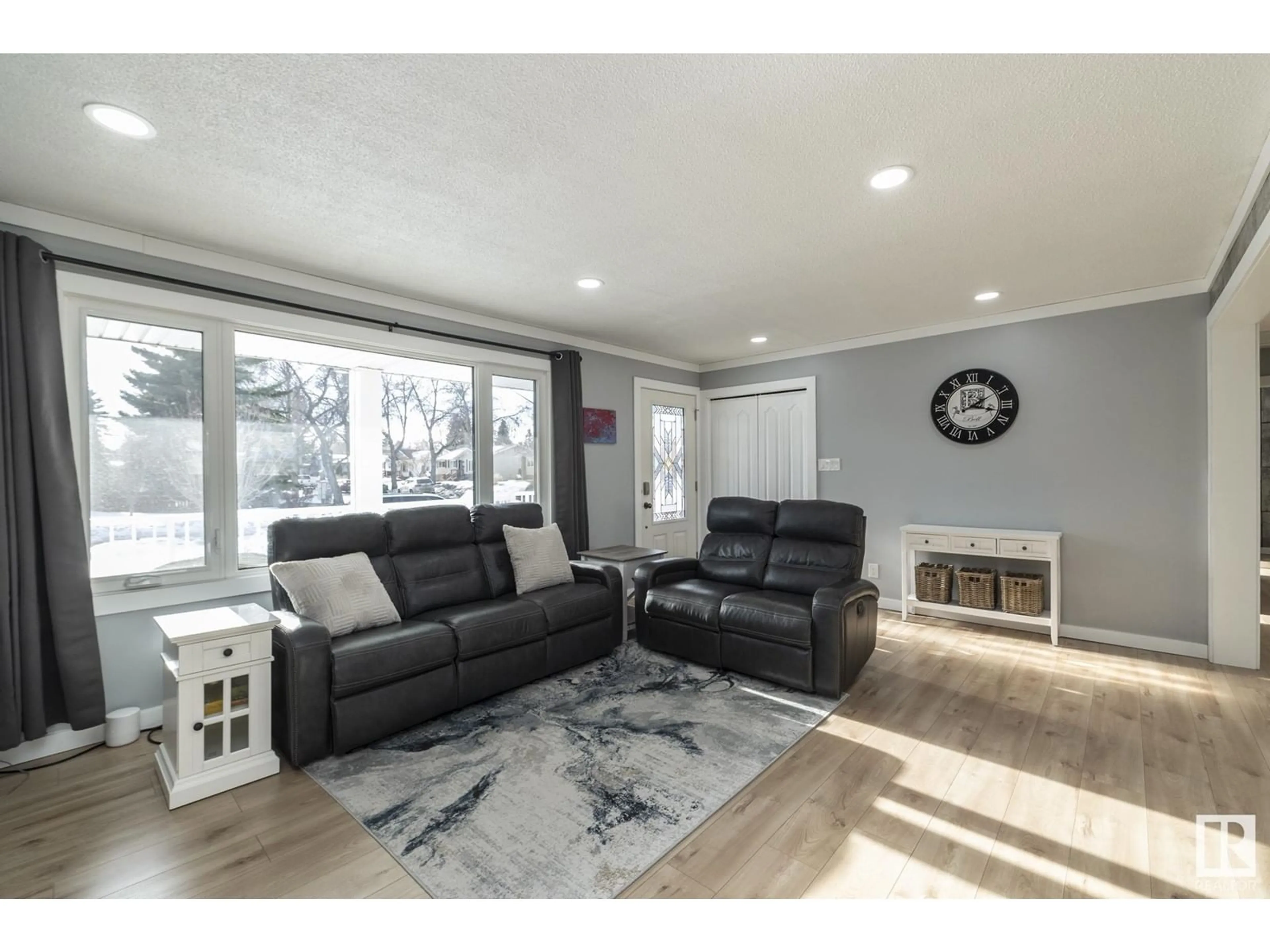 Living room with furniture, unknown for 48 SPRINGFIELD CR, St. Albert Alberta T8N0K1