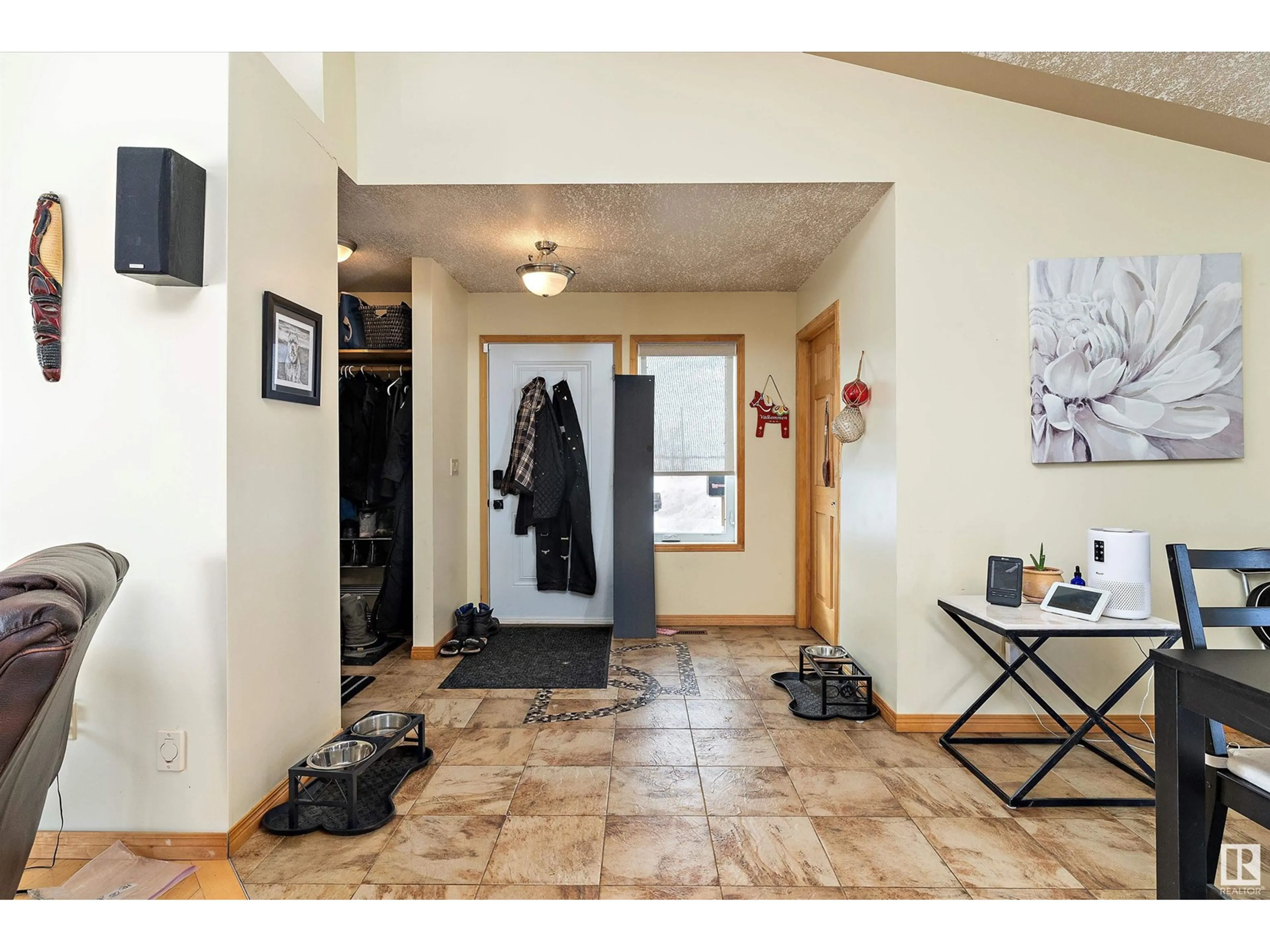 Indoor entryway for 48245 Range Rd 212, Rural Camrose County Alberta T0B0G0