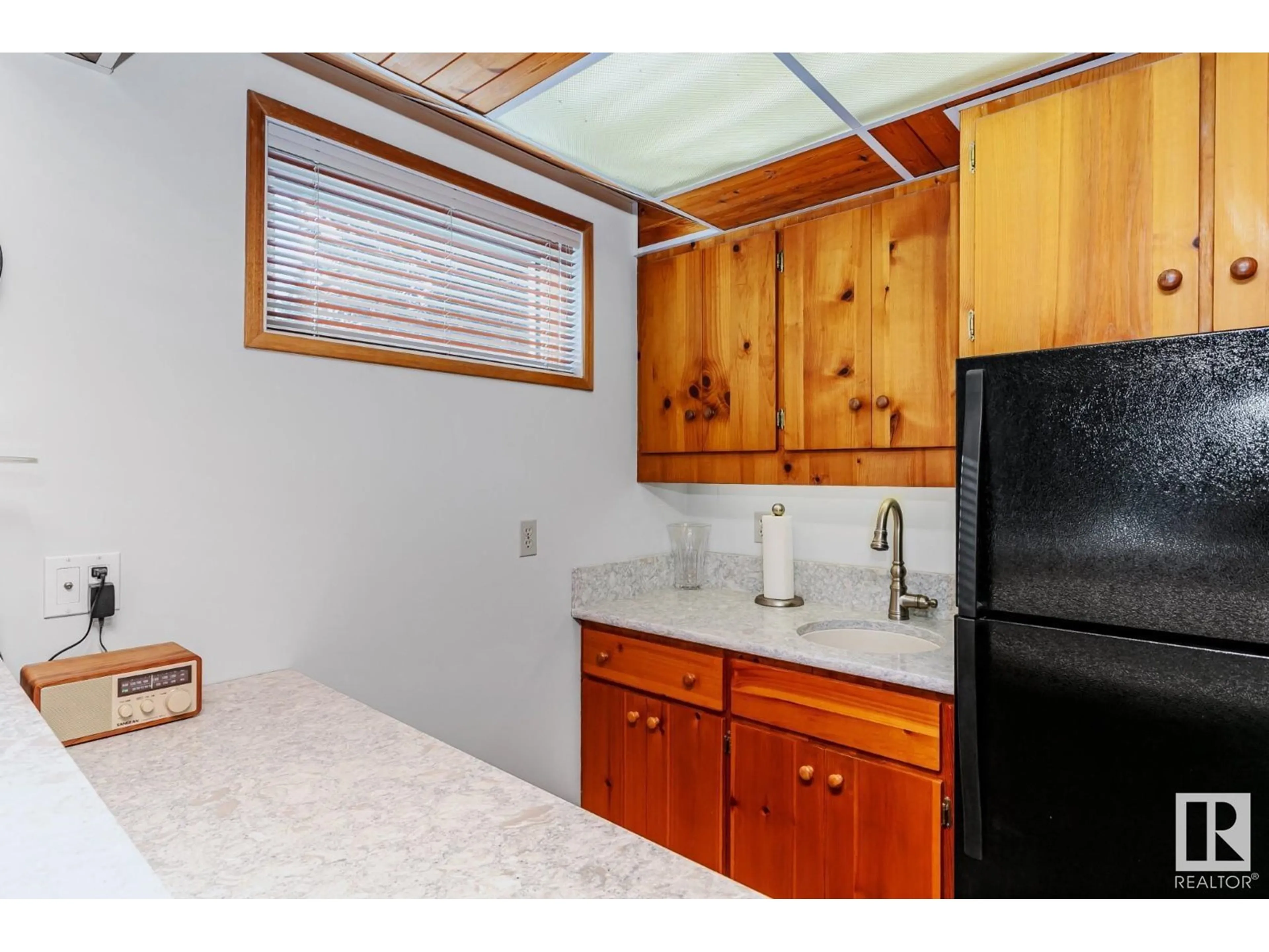 Standard kitchen, unknown for 51030 RR 203 RD, Rural Strathcona County Alberta T8G1E4