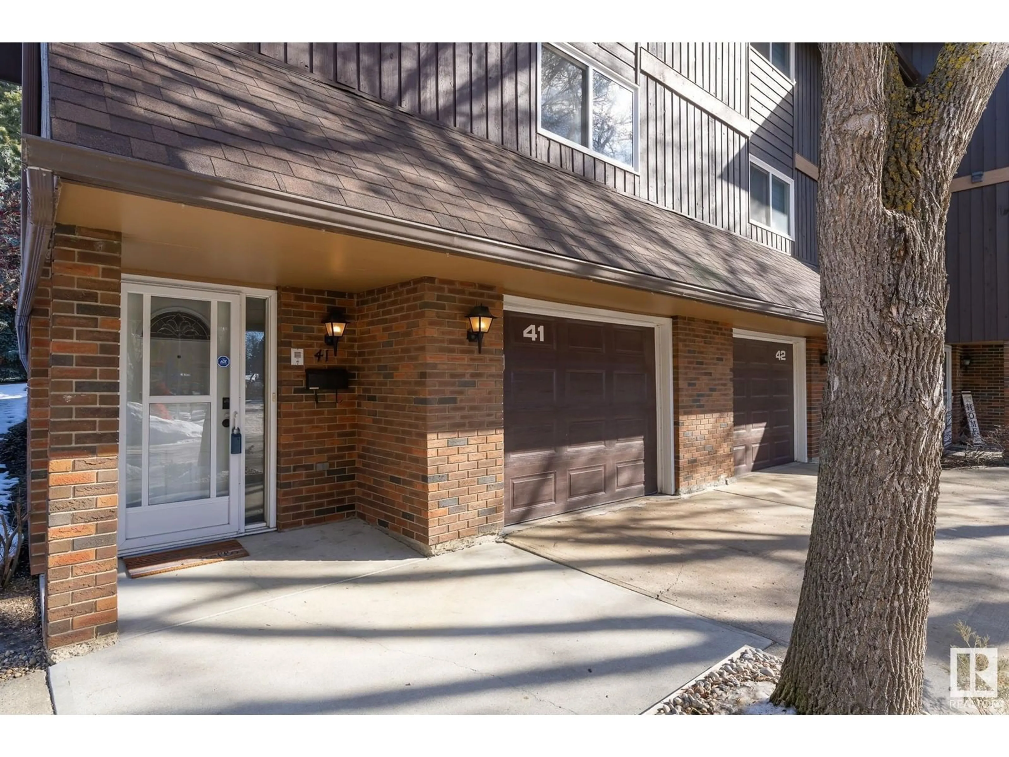 Indoor entryway for 41 GLAEWYN ES, St. Albert Alberta T8N2S5