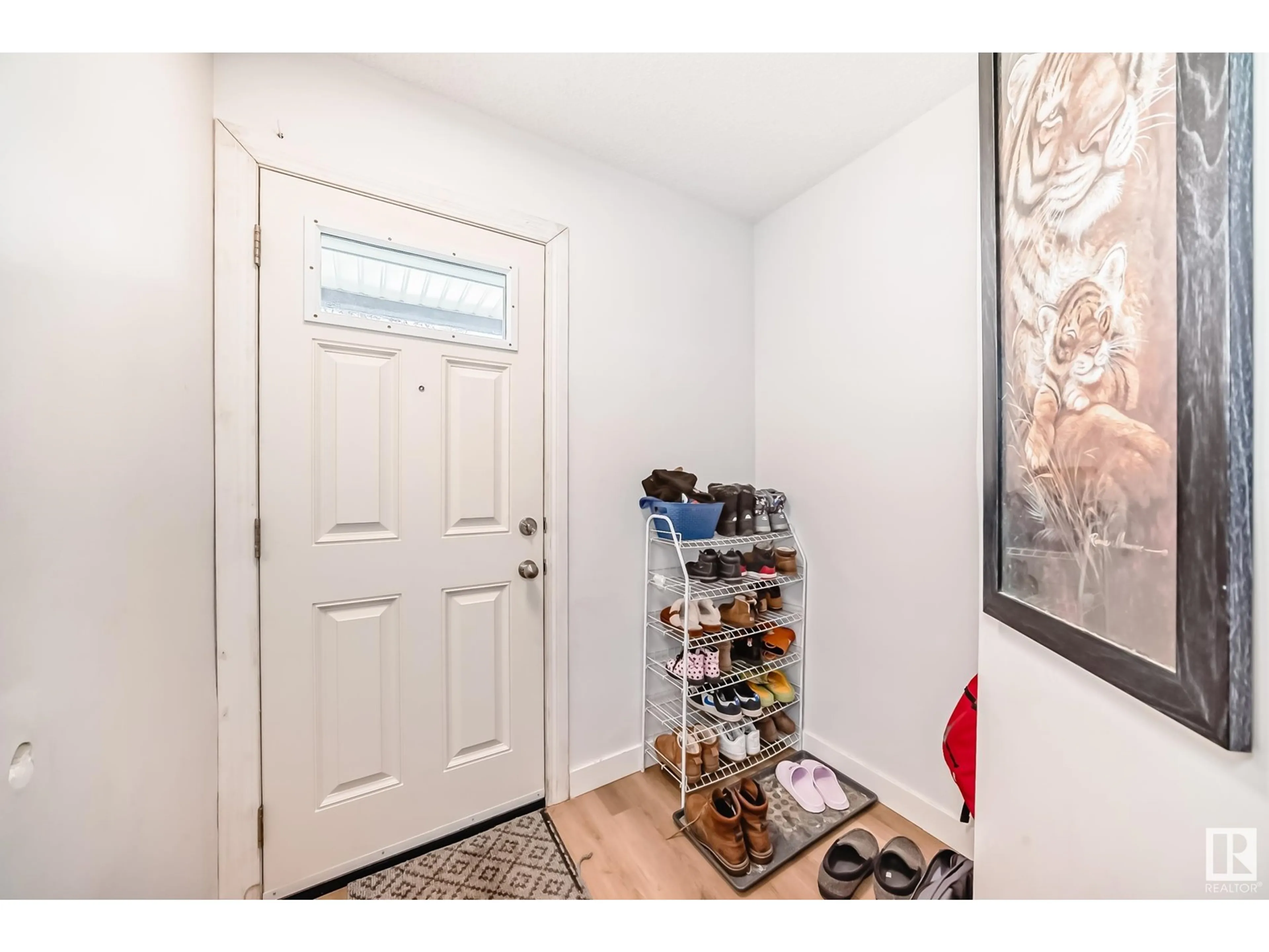 Indoor entryway for #22 14511 52 ST NW, Edmonton Alberta T5A4M6