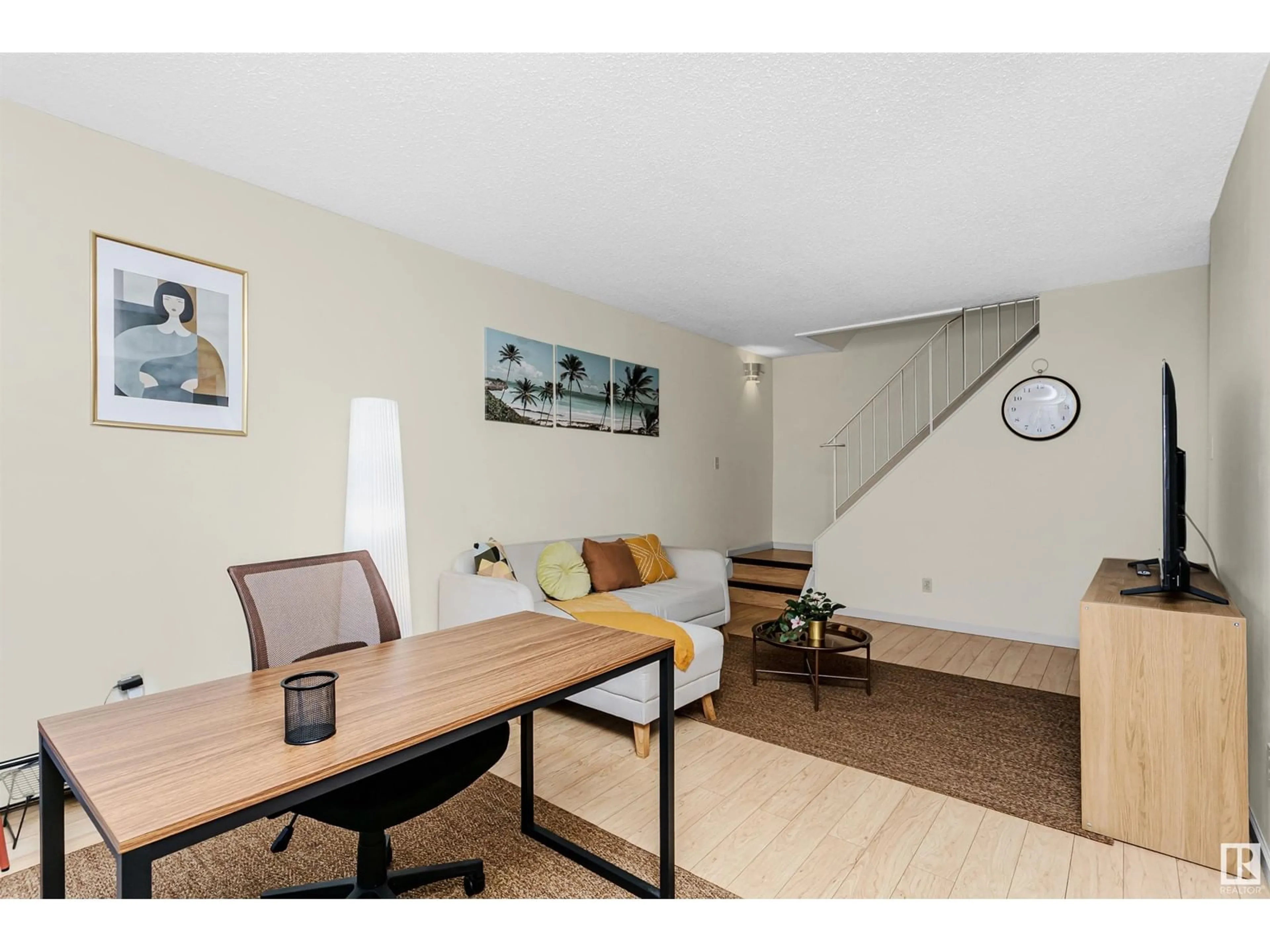 A pic of a room for #5 11219 103A AV NW, Edmonton Alberta T5K2E4