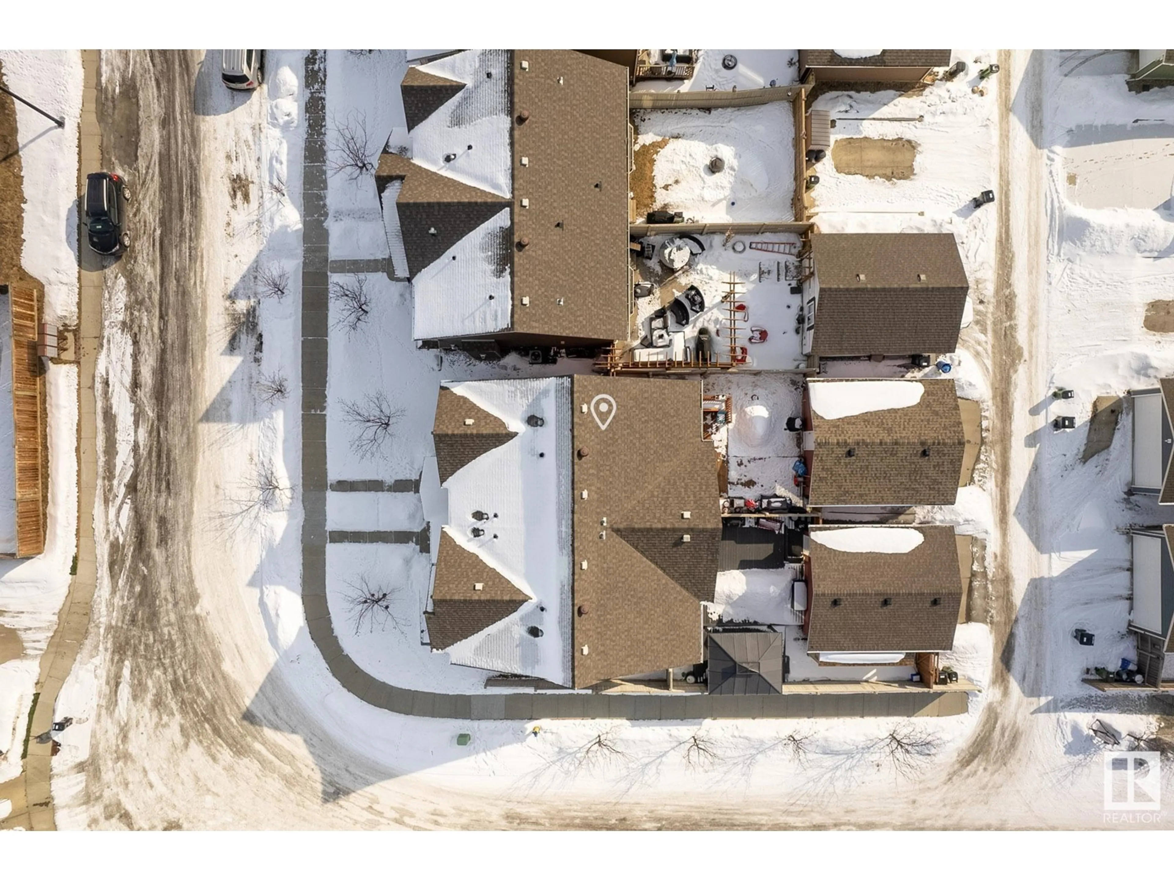 A pic from outside/outdoor area/front of a property/back of a property/a pic from drone, building for 4752 CRABAPPLE RU SW, Edmonton Alberta T6X0X7