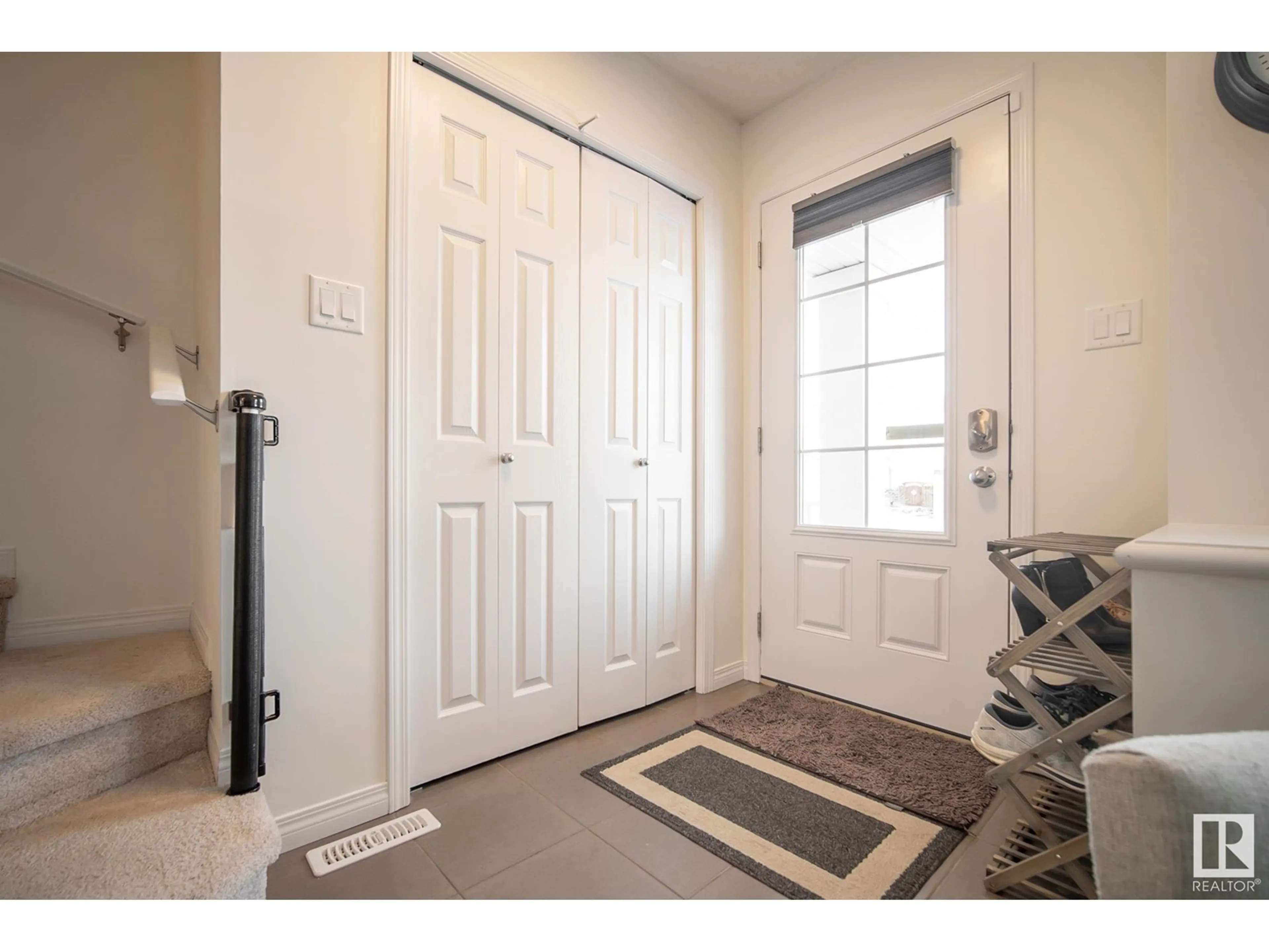 Indoor entryway for 4752 CRABAPPLE RU SW, Edmonton Alberta T6X0X7