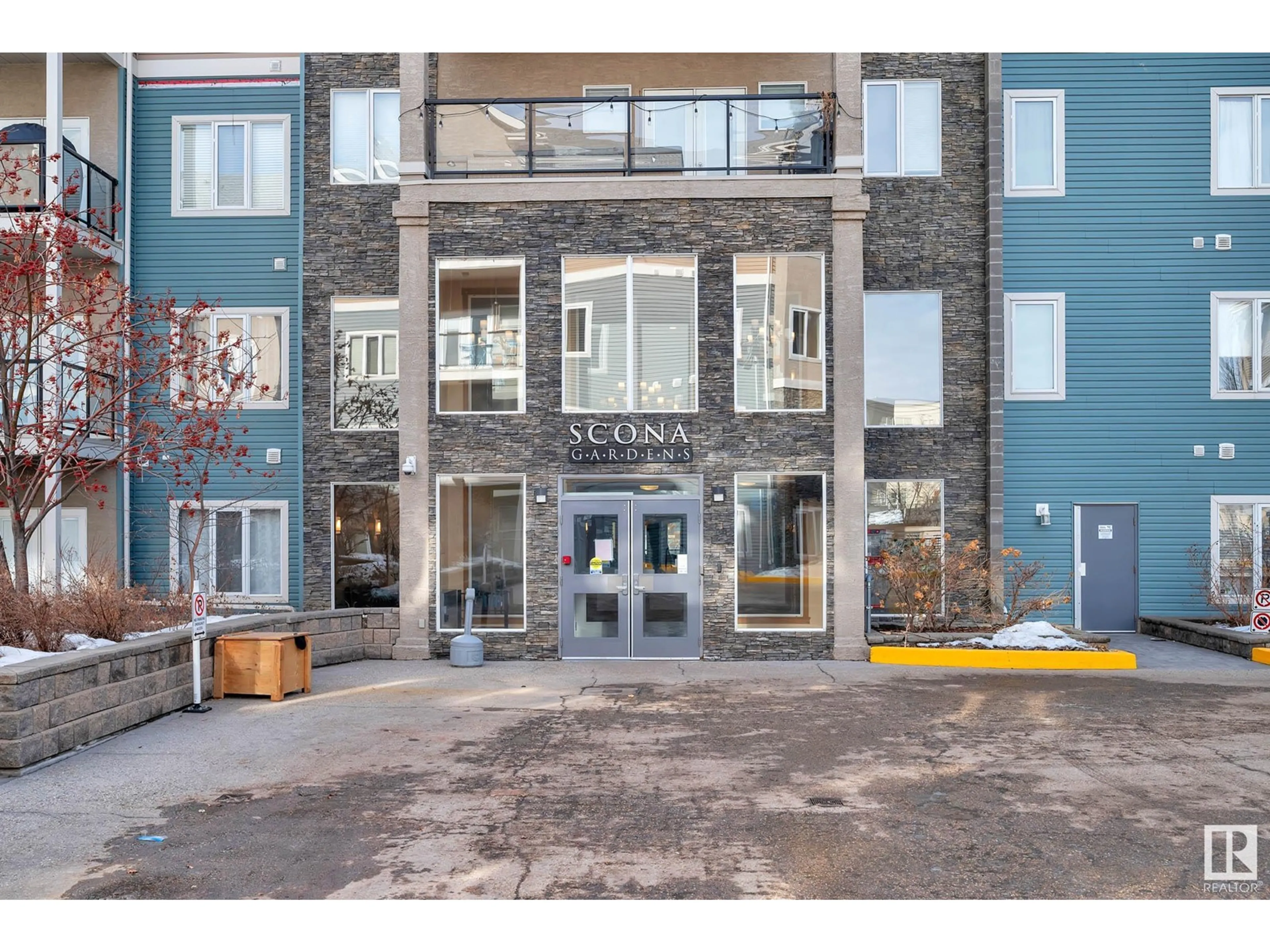 Indoor foyer for #234 10121 80 AV NW, Edmonton Alberta T6E0B9