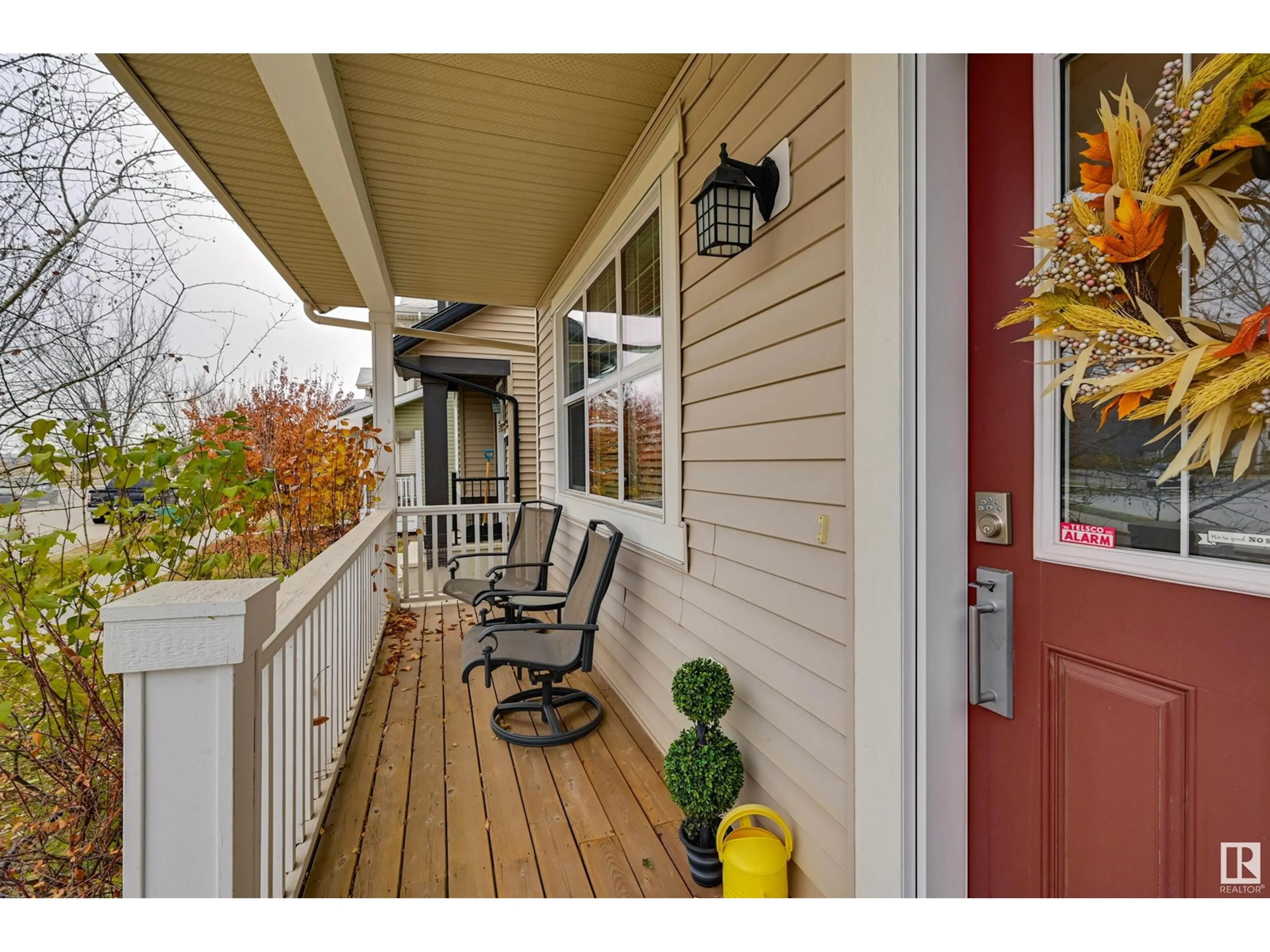 Indoor entryway for 364 CHAPPELLE DR SW, Edmonton Alberta T6W2Z2