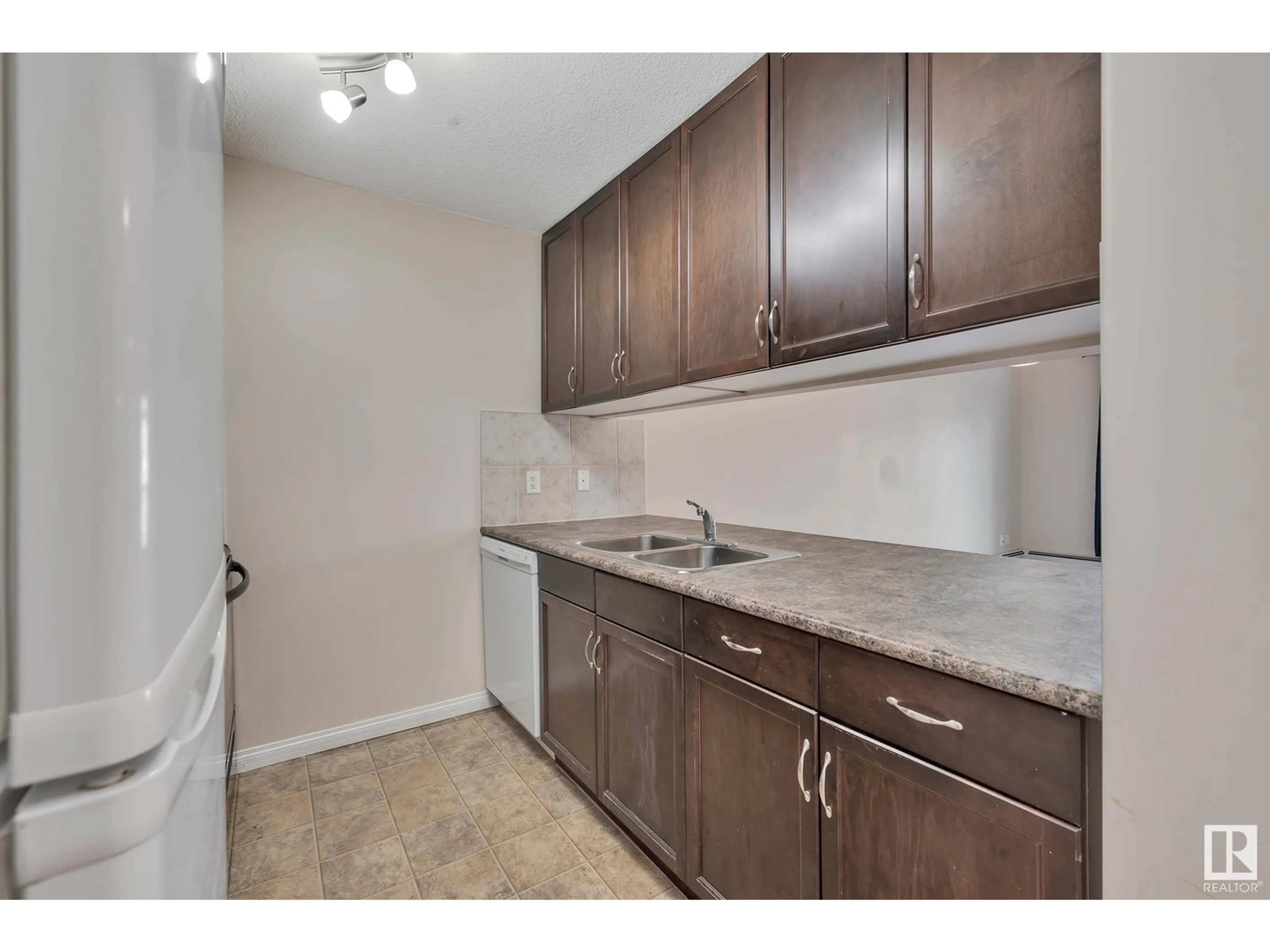 Standard kitchen, unknown for #307 1204 156 ST NW, Edmonton Alberta T6R0R6