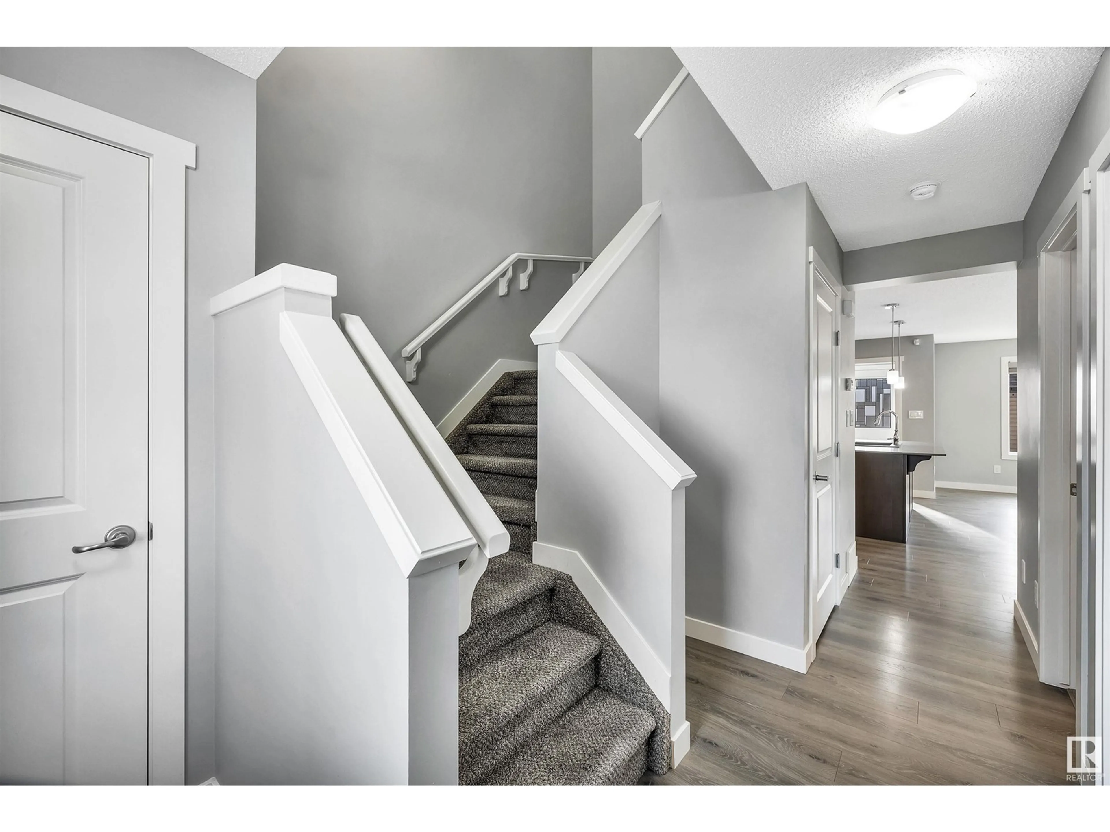 Stairs for 2629 14 AV NW, Edmonton Alberta T6T2J2