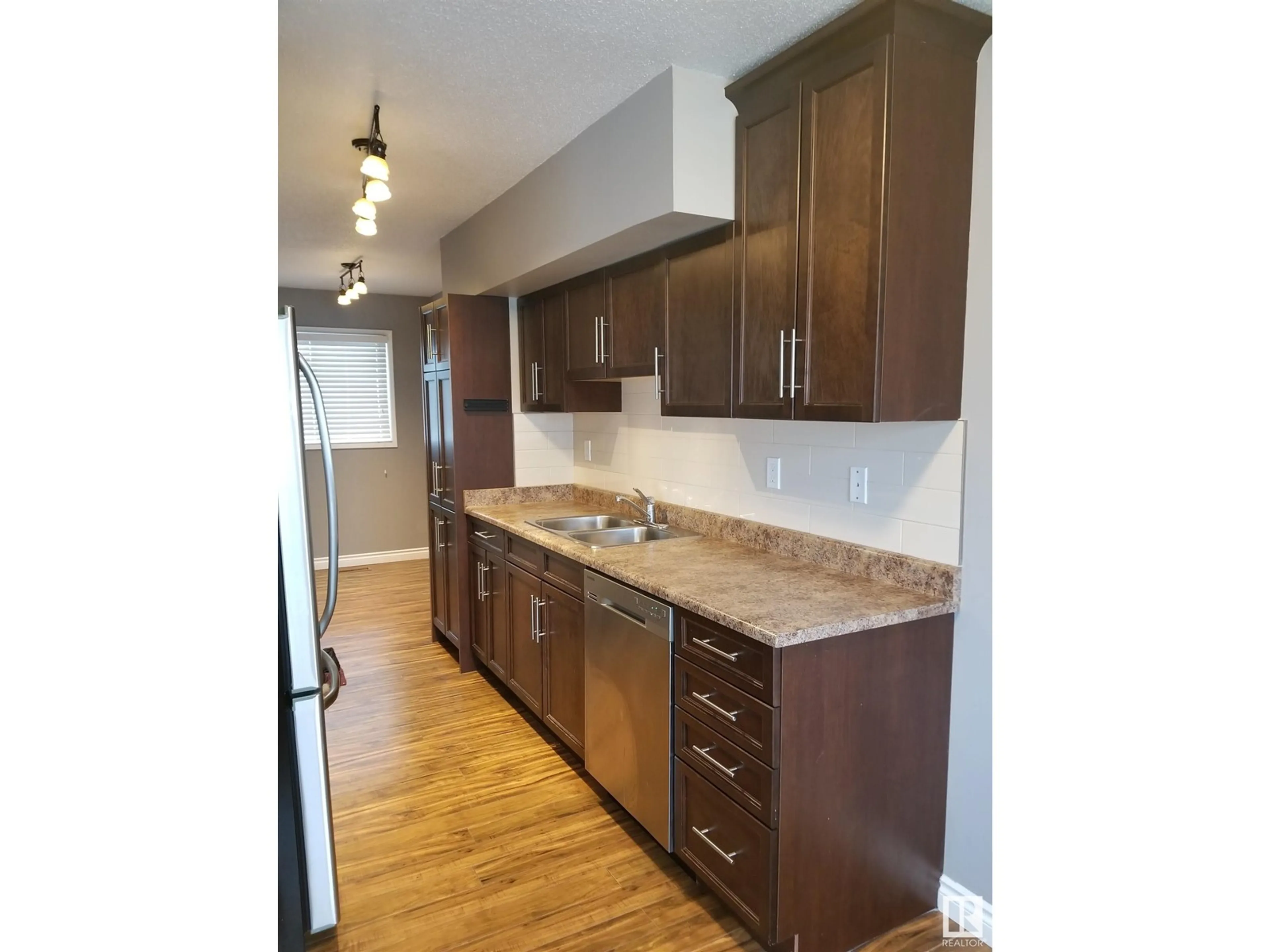 Standard kitchen, wood/laminate floor for 118 CENTENNIAL CO NW, Edmonton Alberta T5P4H5