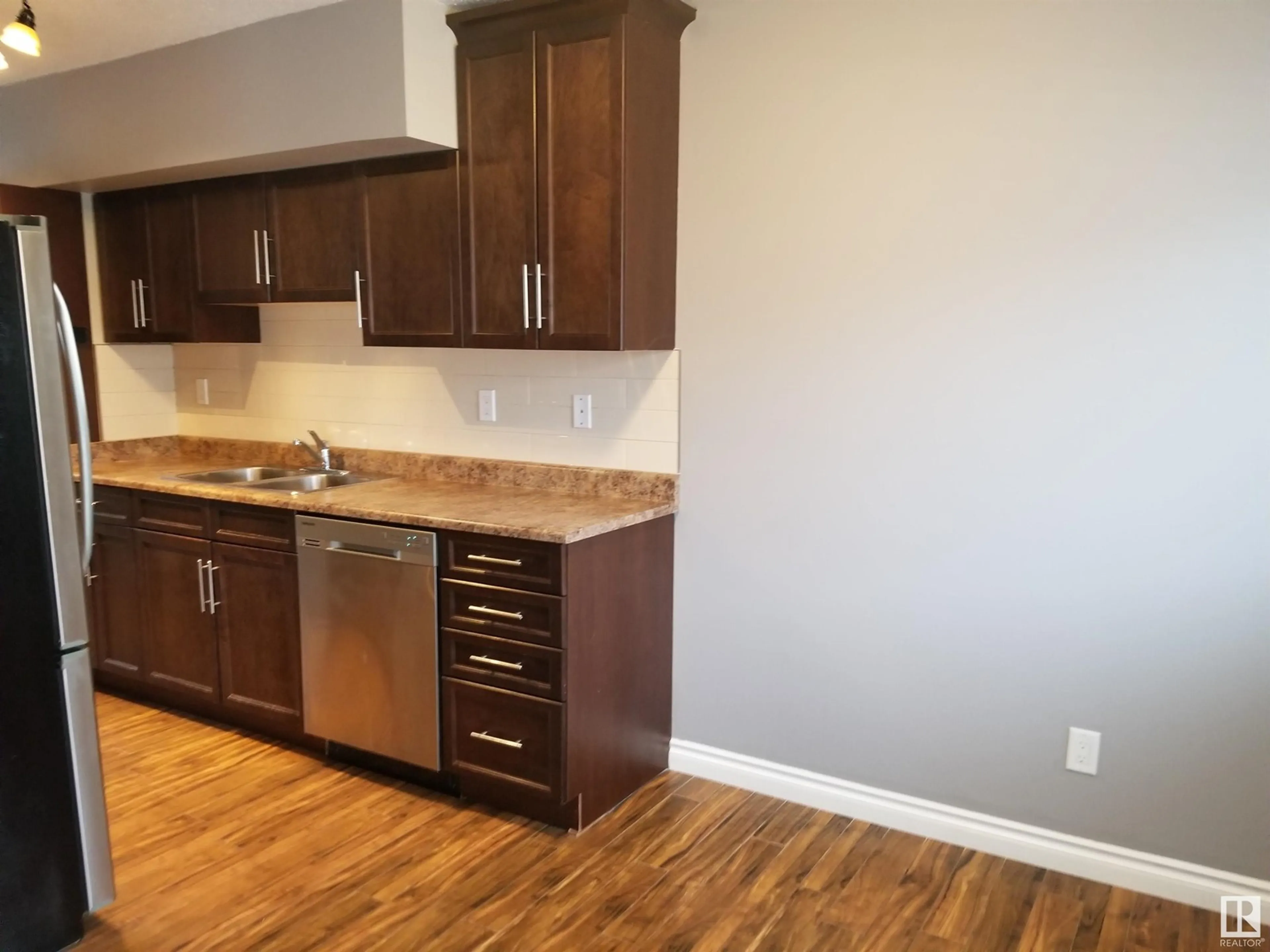 Standard kitchen, wood/laminate floor for 118 CENTENNIAL CO NW, Edmonton Alberta T5P4H5