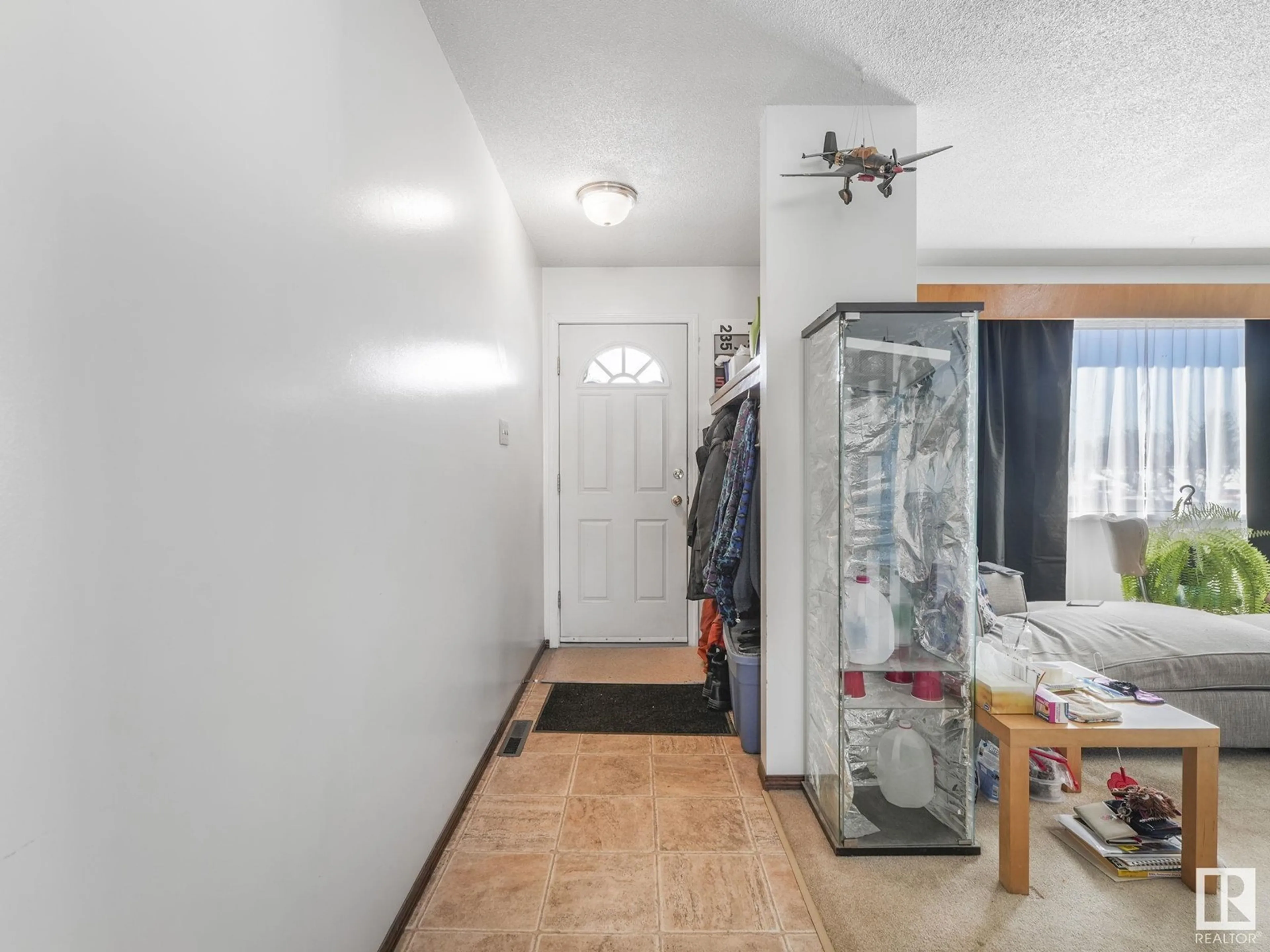 Indoor entryway for 8116 135 AV NW, Edmonton Alberta T5C2H4