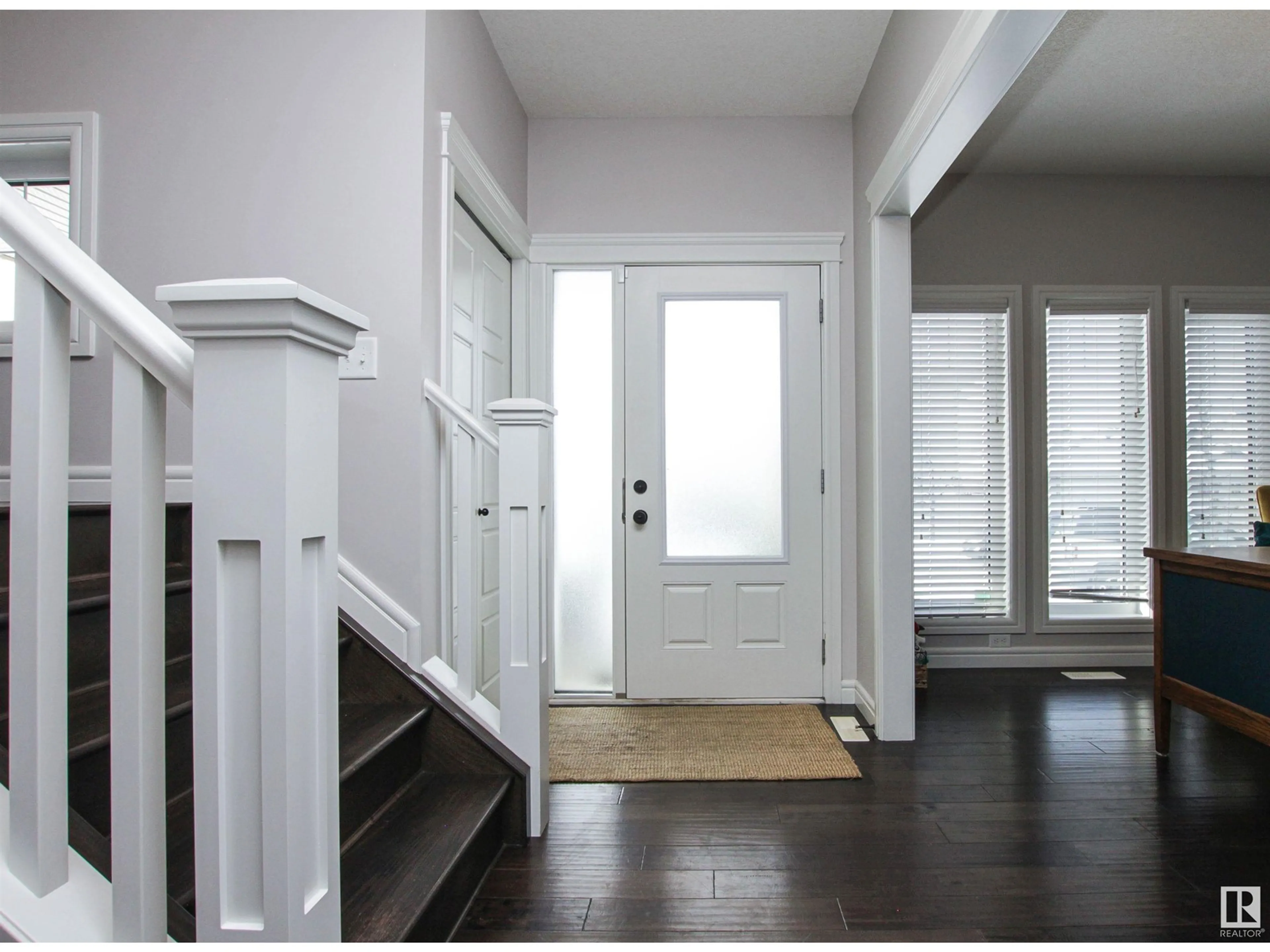 Indoor entryway for 2103 TOPHAM ST NW, Edmonton Alberta T5E6W2