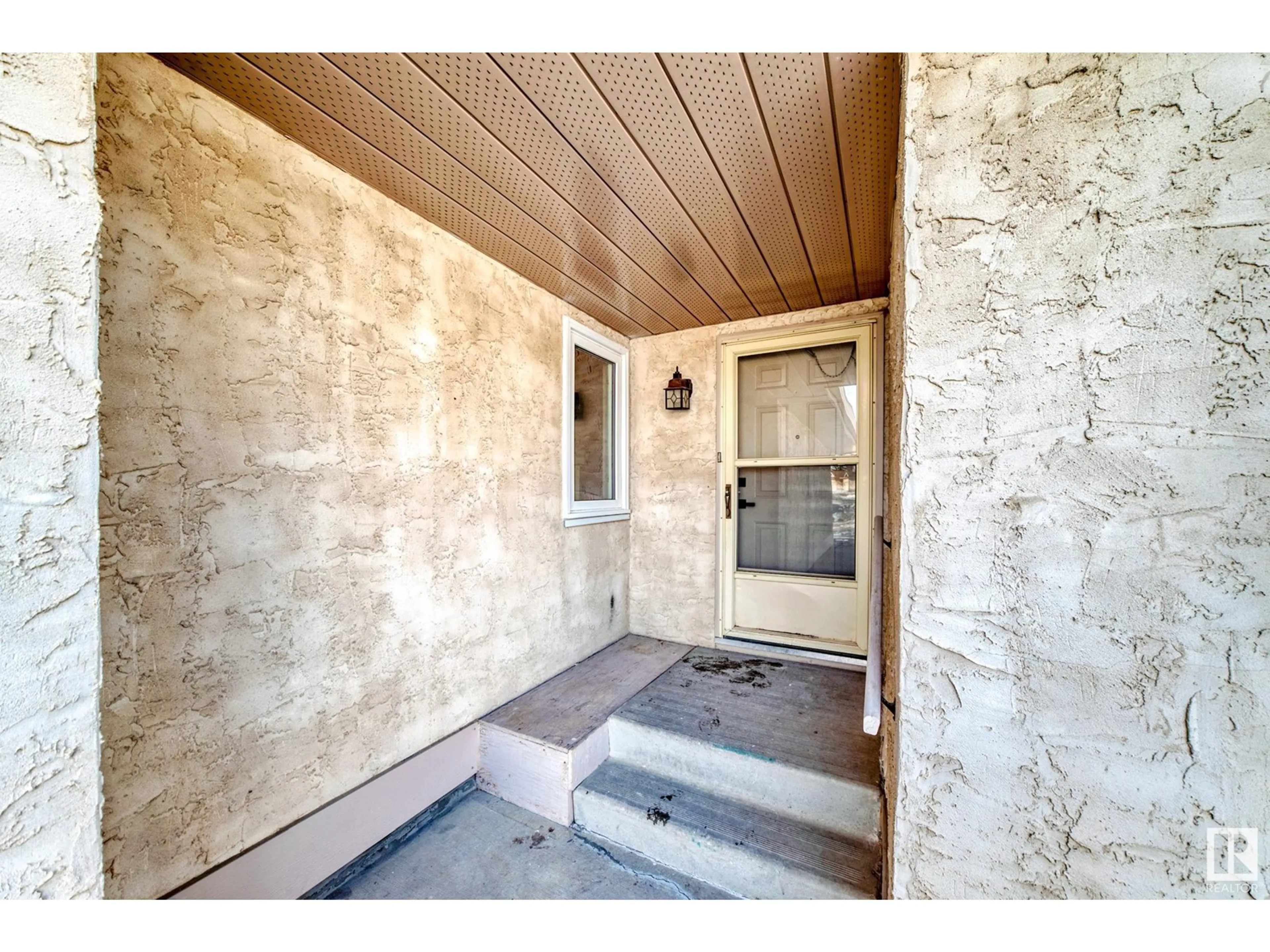 Indoor entryway for 255 KNOTTWOOD RD N NW, Edmonton Alberta T6K4B9