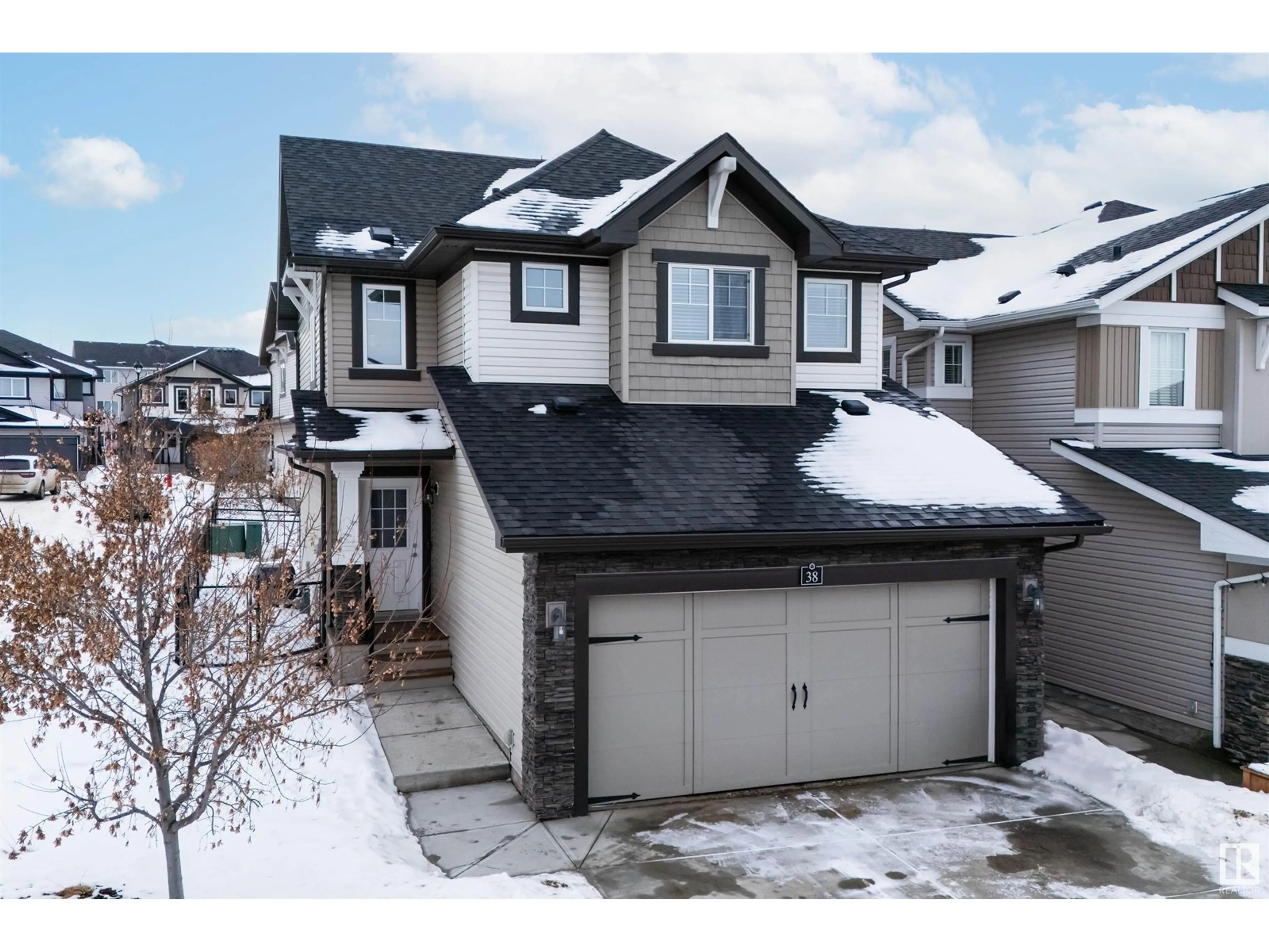 A pic from outside/outdoor area/front of a property/back of a property/a pic from drone, street for #38 21 AUGUSTINE CR, Sherwood Park Alberta T8H0X3